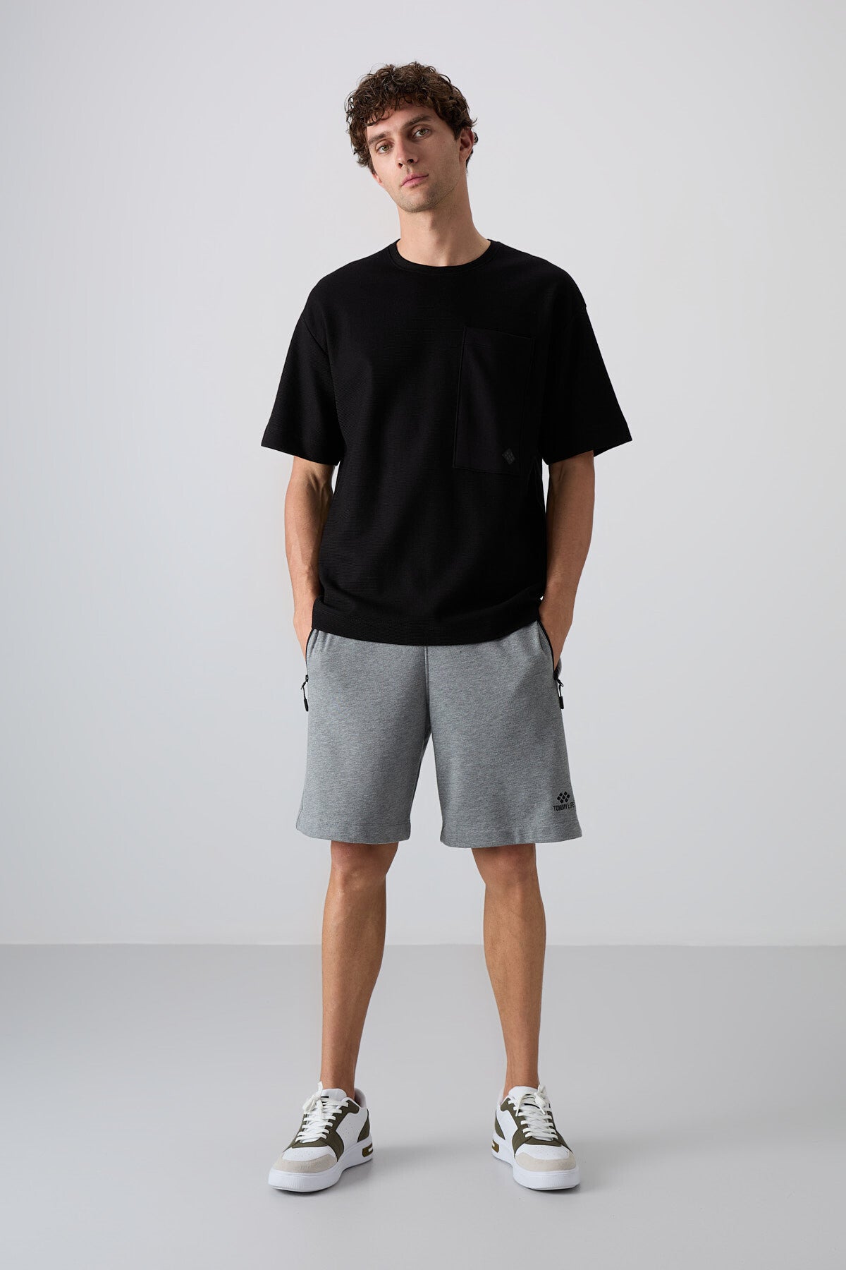 Image of Siyah Pamuklu Kalın Yüzeyi Dokulu Oversize Fit Basic Erkek T-Shirt - 88341