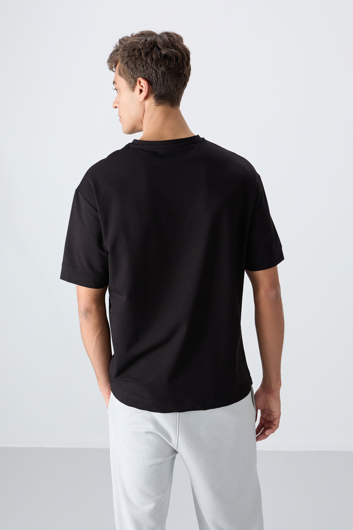 Image of Siyah Pamuklu Kalın Yumuşak Dokulu Oversize Fit Baskılı Erkek T-Shirt - 88342