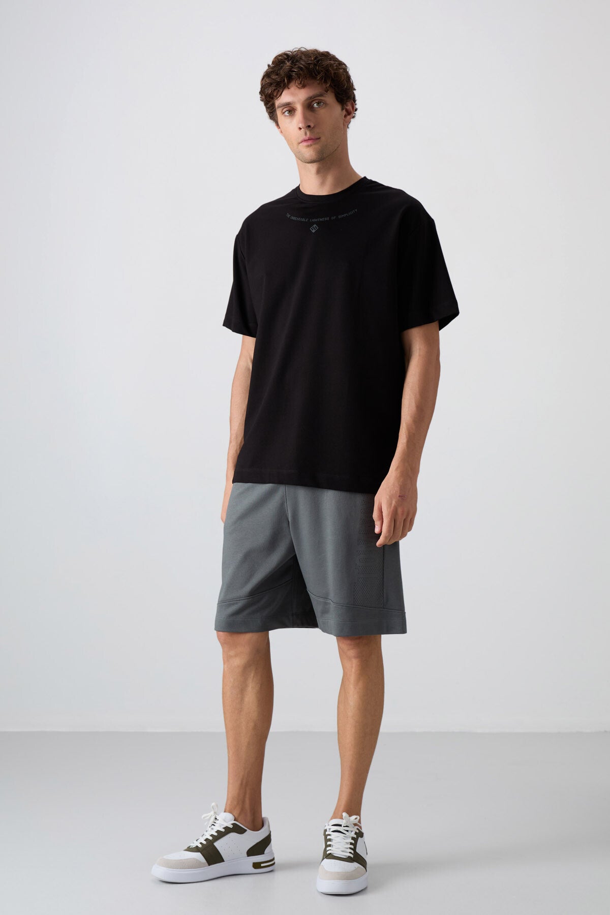Image of Tricou bărbătesc negru din bumbac gros, texturat, supradimensionat, imprimat - 88343