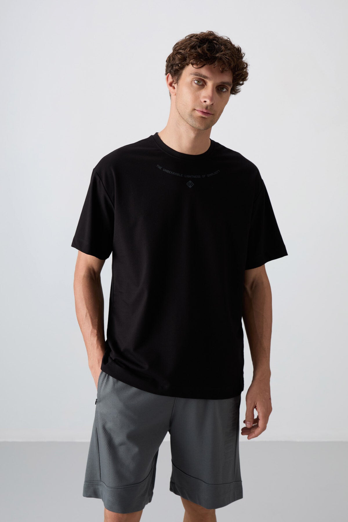 Image of Siyah Pamuklu Kalın Yumuşak Dokulu Oversize Fit Baskılı Erkek T-Shirt - 88343