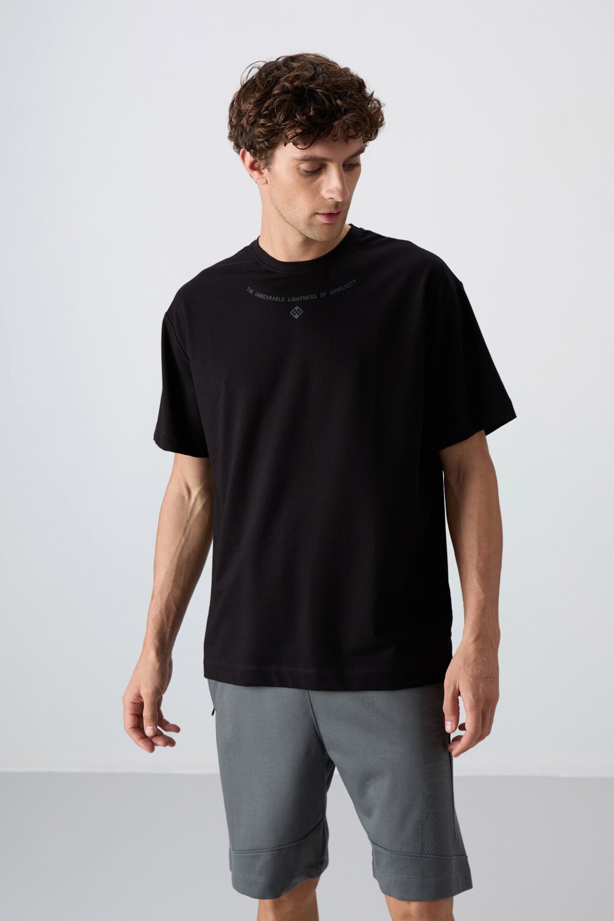 Image of Siyah Pamuklu Kalın Yumuşak Dokulu Oversize Fit Baskılı Erkek T-Shirt - 88343