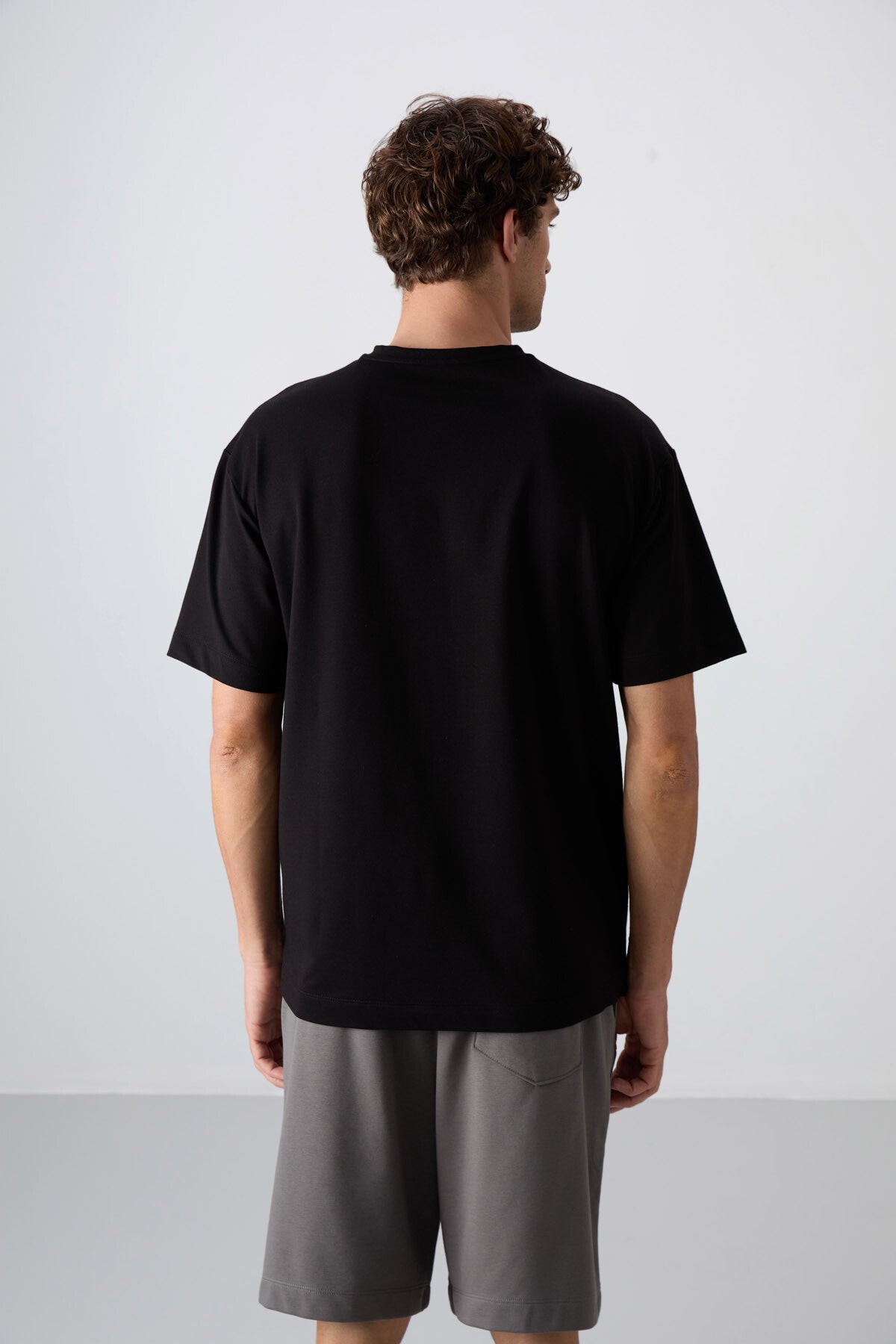 Image of Siyah Pamuklu Kalın Yumuşak Dokulu Oversize Fit Baskılı Erkek T-Shirt - 88345