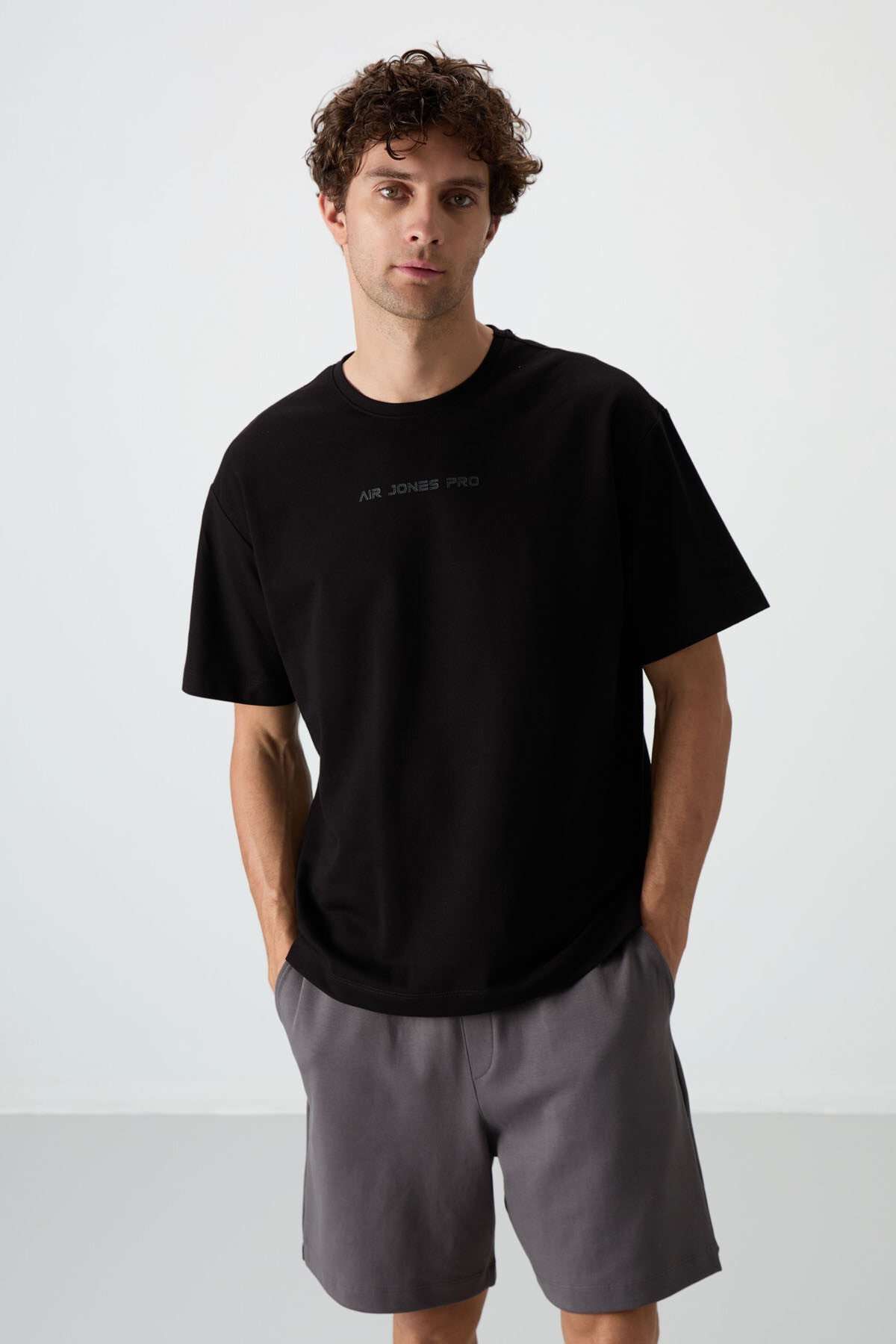 Image of Siyah Pamuklu Kalın Yüzeyi Dokulu Oversize Fit  Baskılı Erkek T-Shirt - 88364