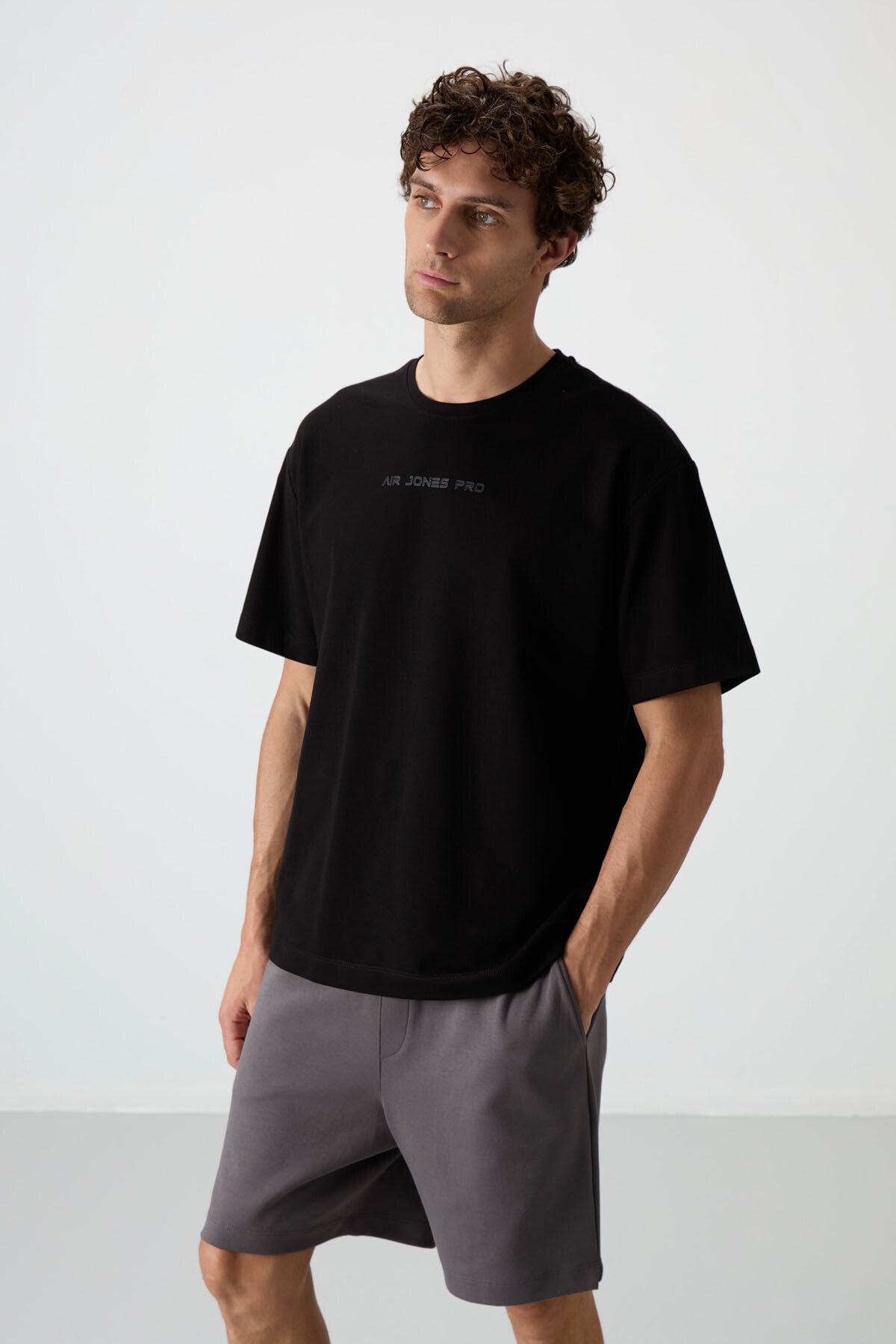 Image of Siyah Pamuklu Kalın Yüzeyi Dokulu Oversize Fit  Baskılı Erkek T-Shirt - 88364