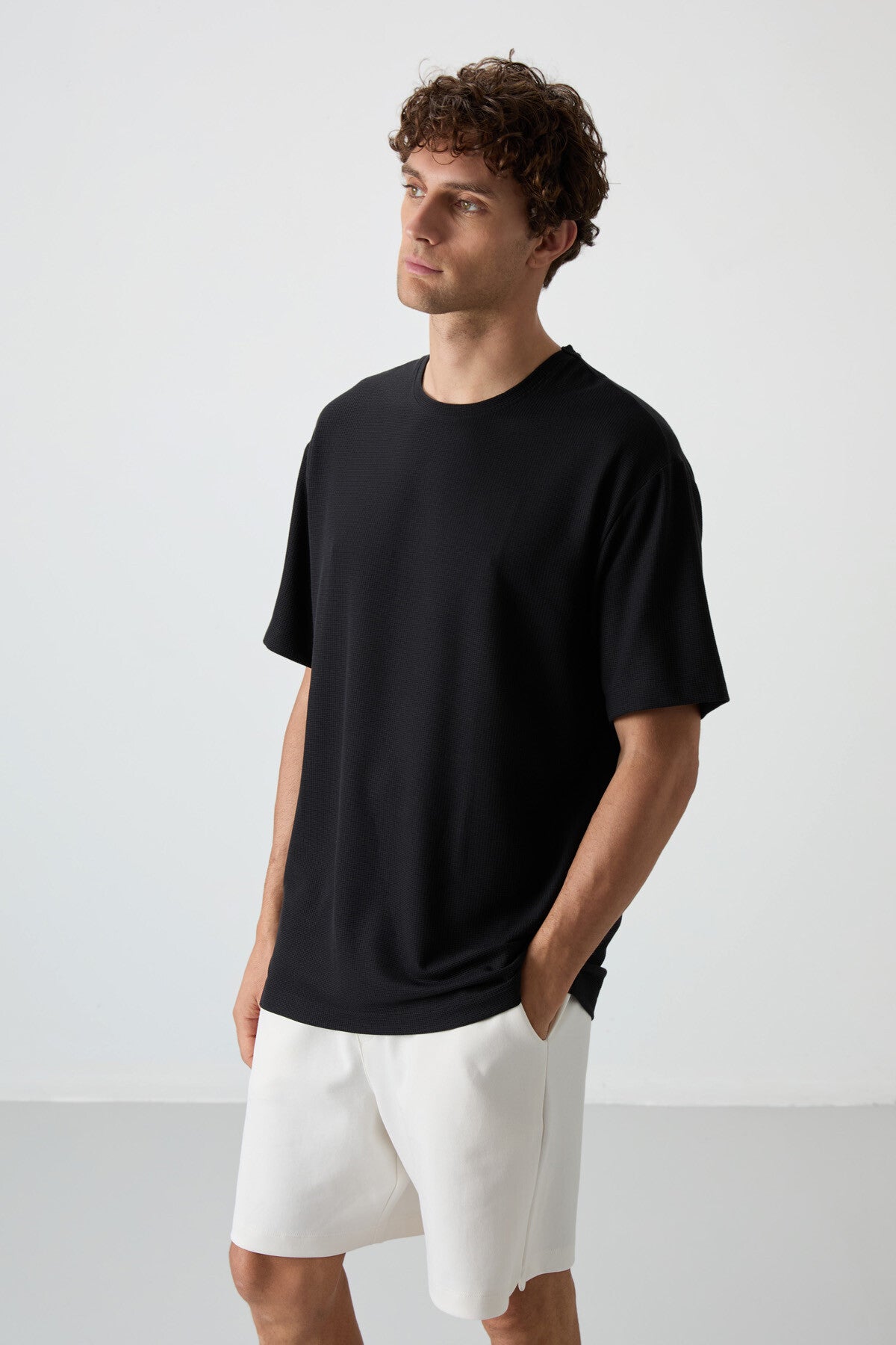 Image of Siyah Waffle İnterlok Yüzeyi Dokulu Oversize Fit Basic Erkek T-Shirt - 88379