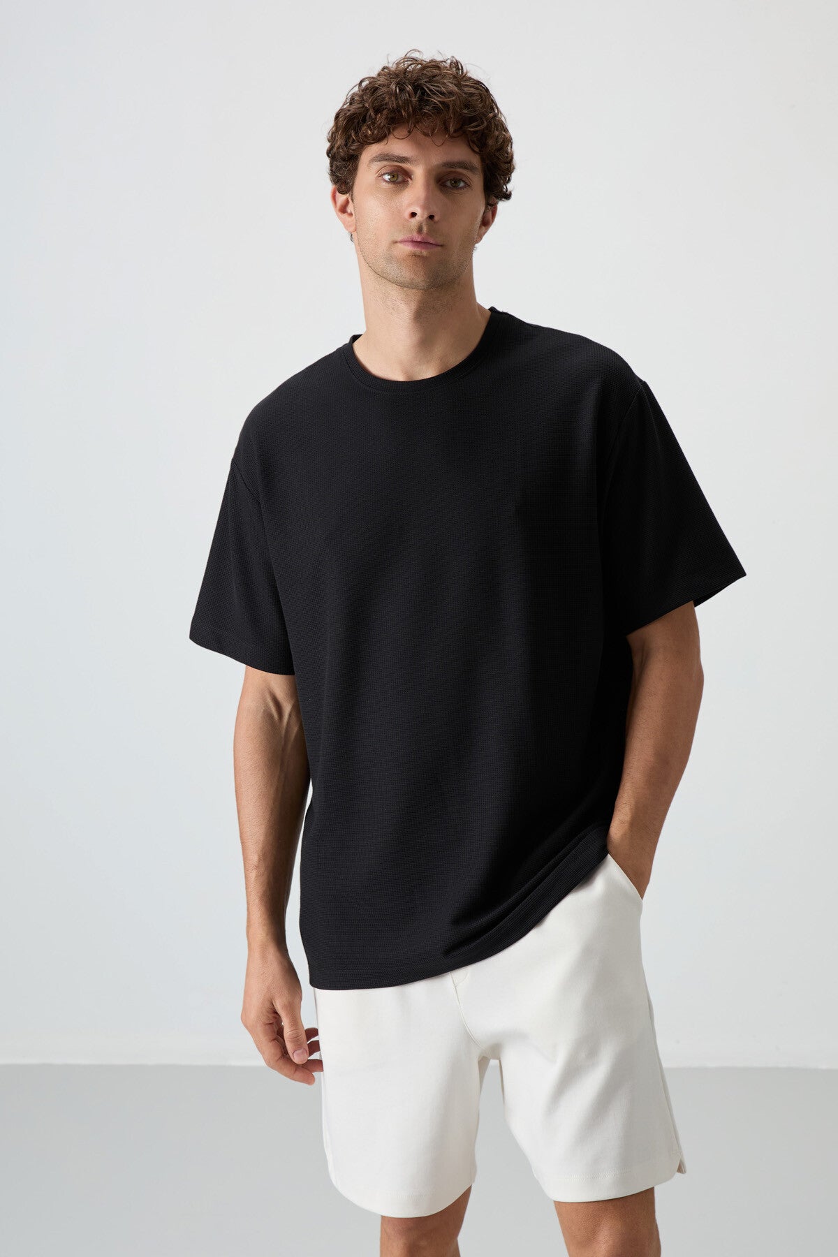 Image of Siyah Waffle İnterlok Yüzeyi Dokulu Oversize Fit Basic Erkek T-Shirt - 88379