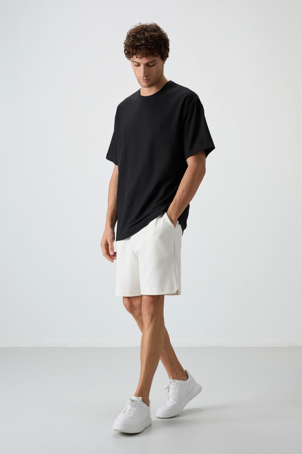Image of Siyah Waffle İnterlok Yüzeyi Dokulu Oversize Fit Basic Erkek T-Shirt - 88379