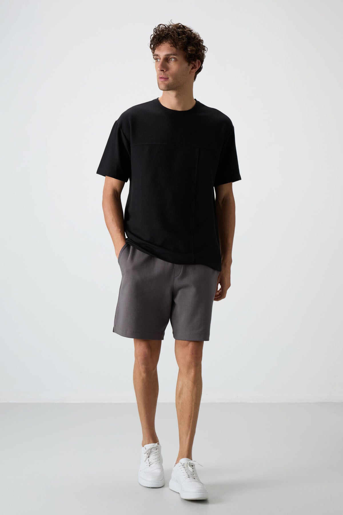 Image of Siyah Waffle İnterlok Yüzeyi Dokulu Oversize Fit Basic Erkek T-Shirt - 88380