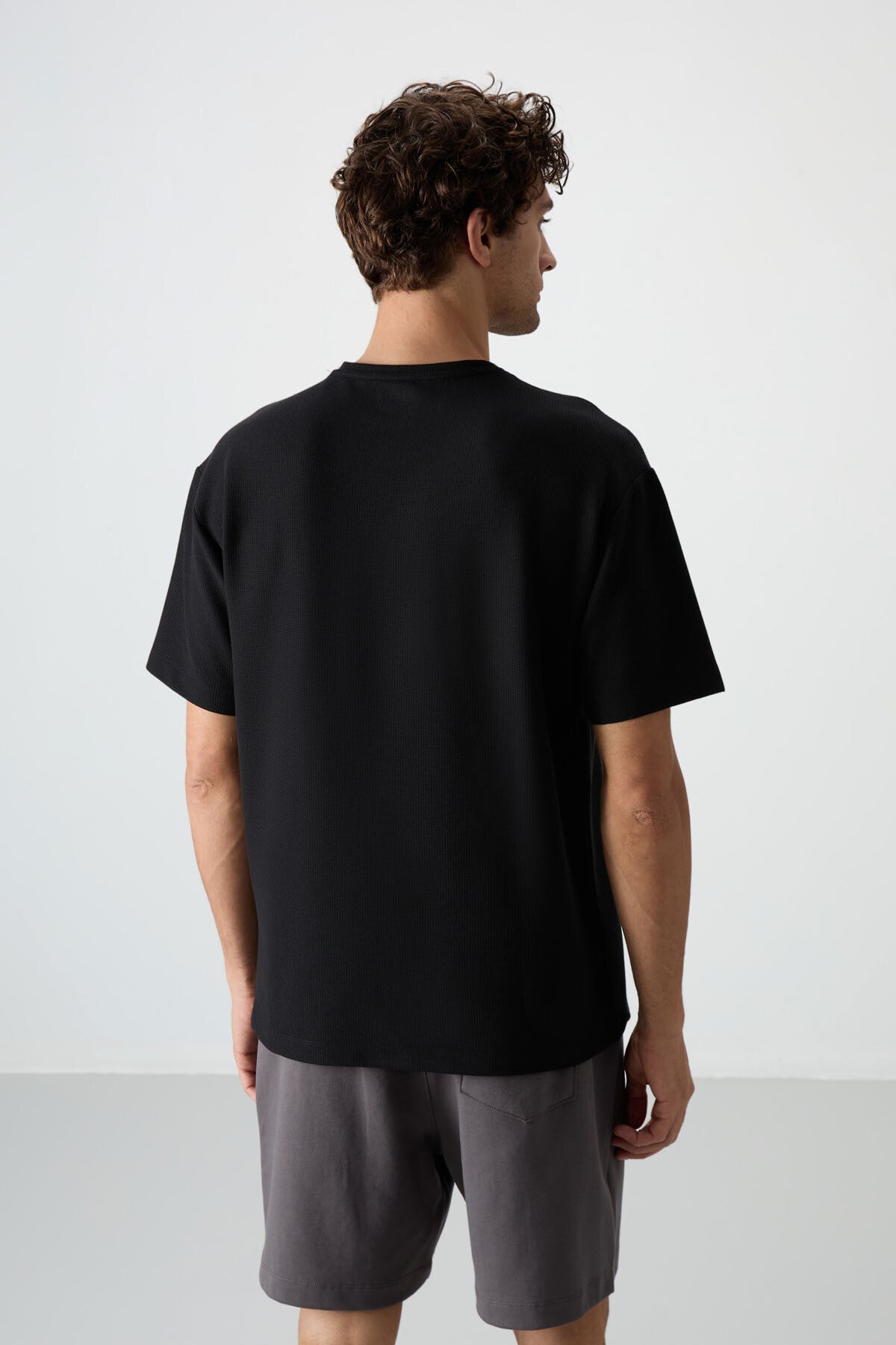 Image of Siyah Waffle İnterlok Yüzeyi Dokulu Oversize Fit Basic Erkek T-Shirt - 88380
