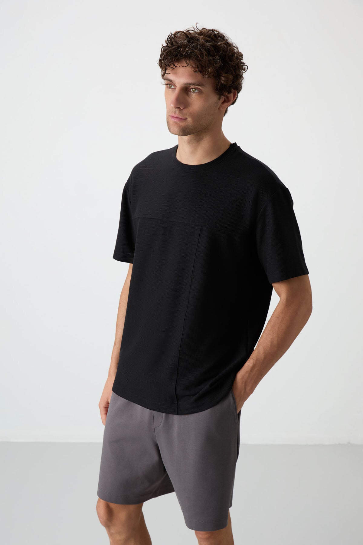 Image of Siyah Waffle İnterlok Yüzeyi Dokulu Oversize Fit Basic Erkek T-Shirt - 88380