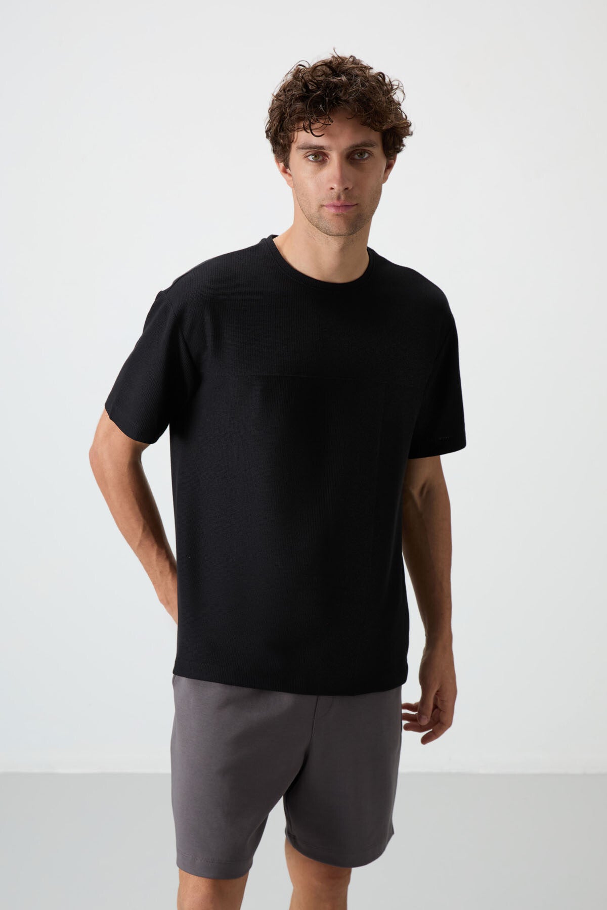 Image of Siyah Waffle İnterlok Yüzeyi Dokulu Oversize Fit Basic Erkek T-Shirt - 88380