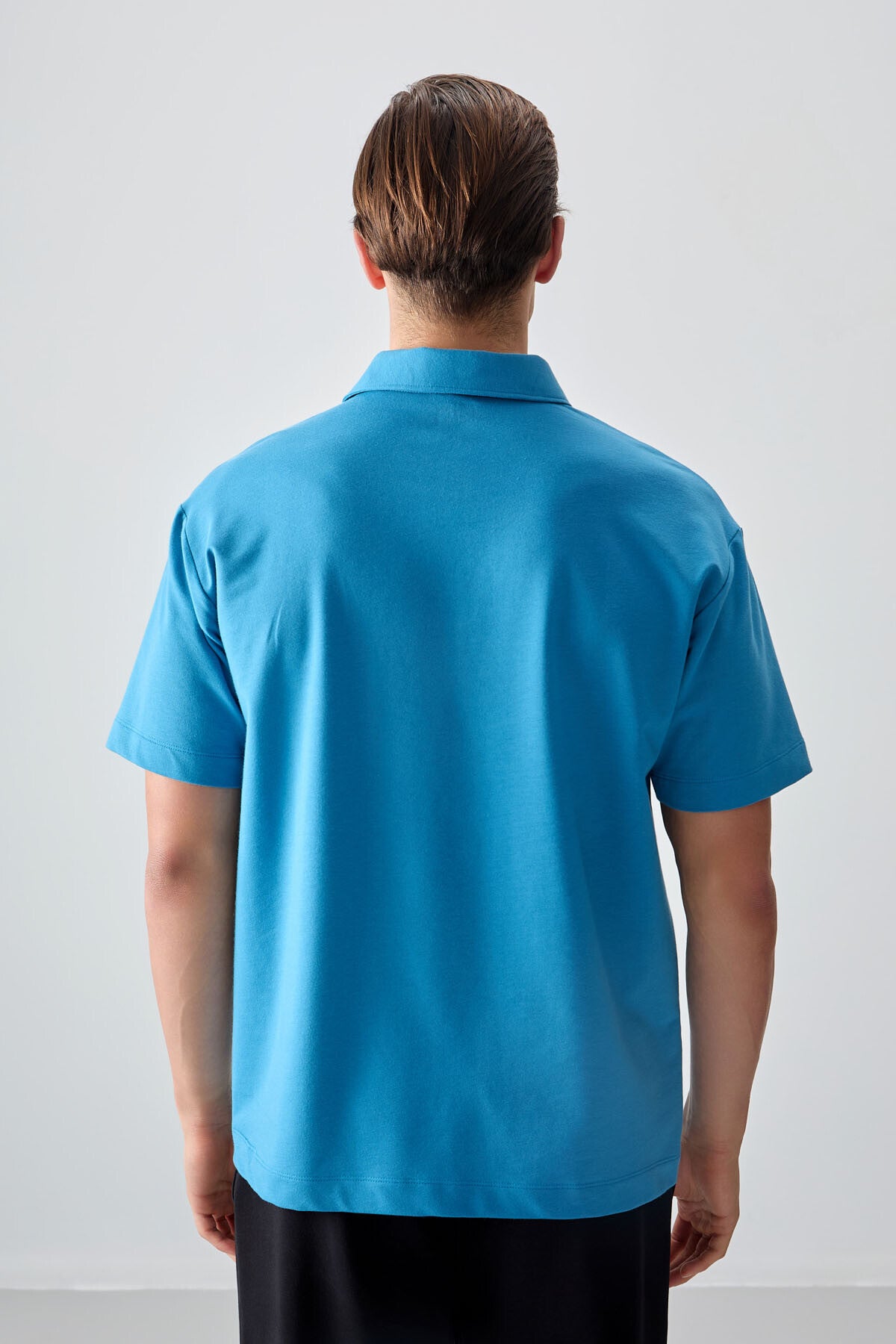 Image of Tricou bărbătesc albastru-petrol, gros, texturat, cu guler polo, croială supradimensionată, stil basic - 88382