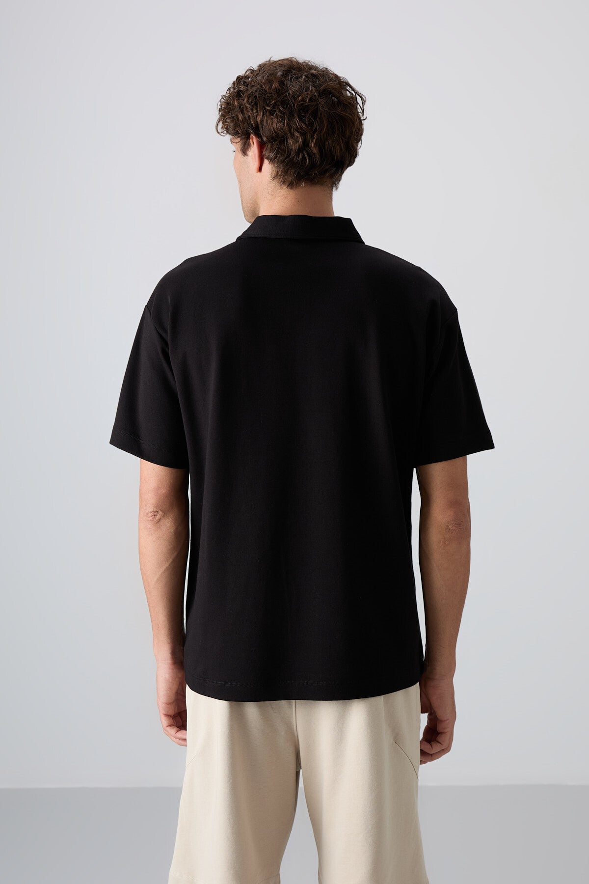 Image of Siyah Pamuklu Kalın Yumuşak Dokulu Oversize Fit Basic Polo Yaka Erkek T-Shirt - 88327