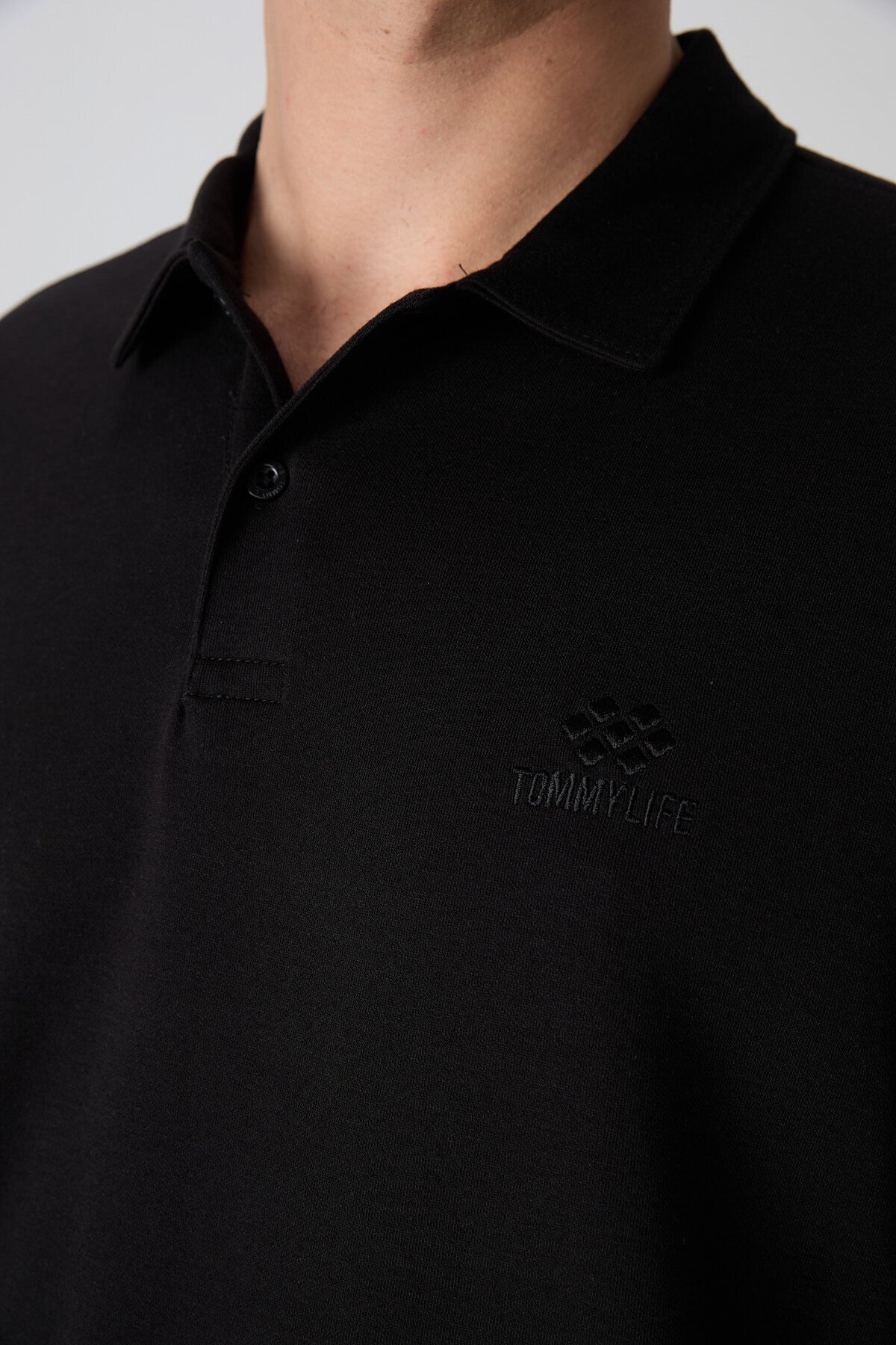 Image of Tricou bărbătesc negru din bumbac gros, texturat, croială supradimensionată, cu guler polo de bază - 88327