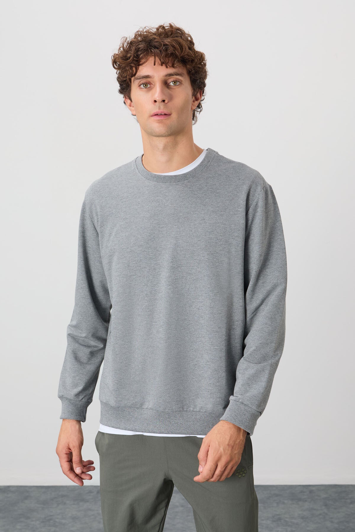 Image of Gri Melanj Pamuk Yumuşak Dokulu Standart Fit Basic Erkek Sweatshirt - 88363