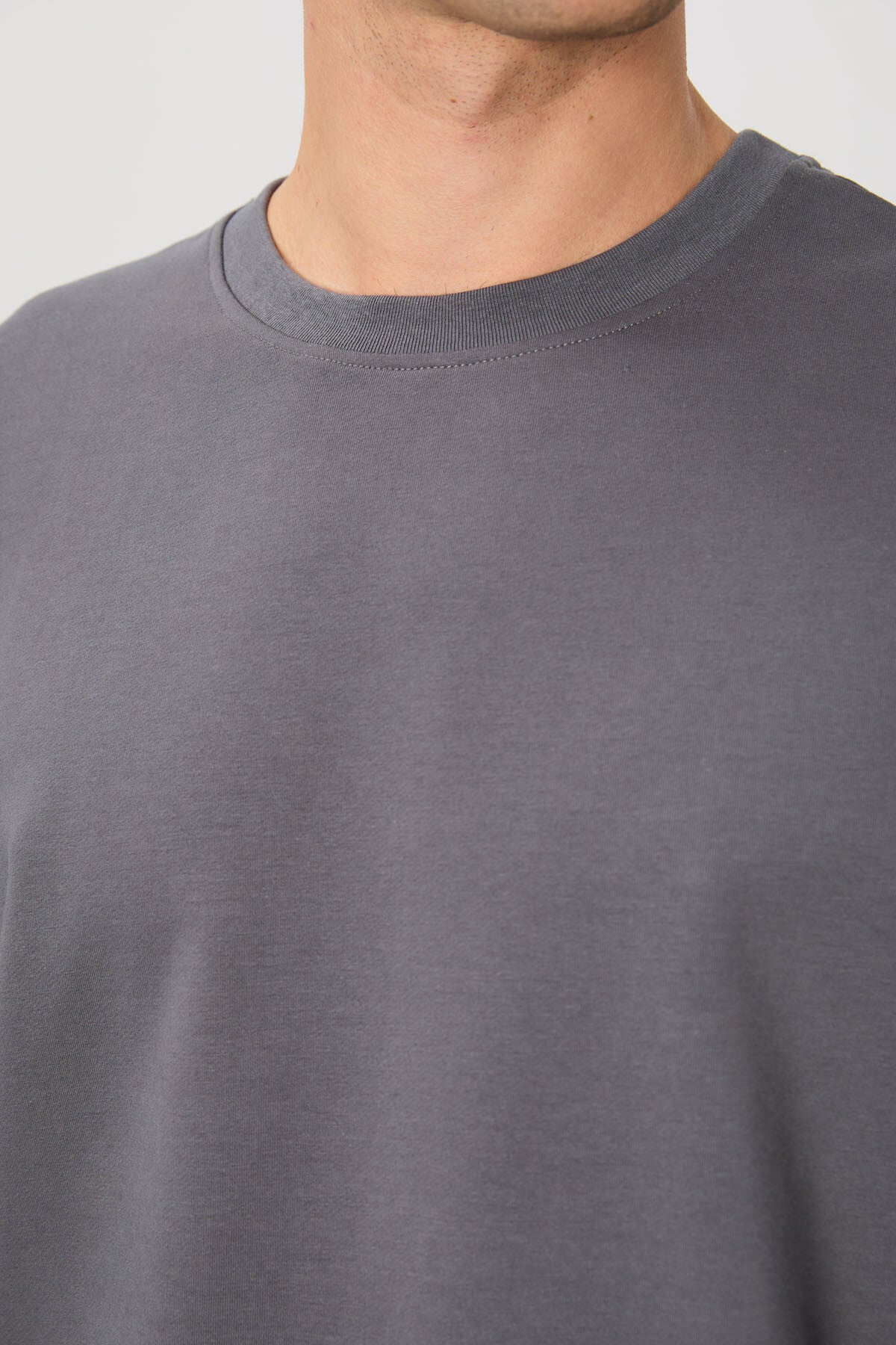Image of Koyu Gri Pamuk Yumuşak Dokulu Standart Fit Basic Erkek Sweatshirt - 88363