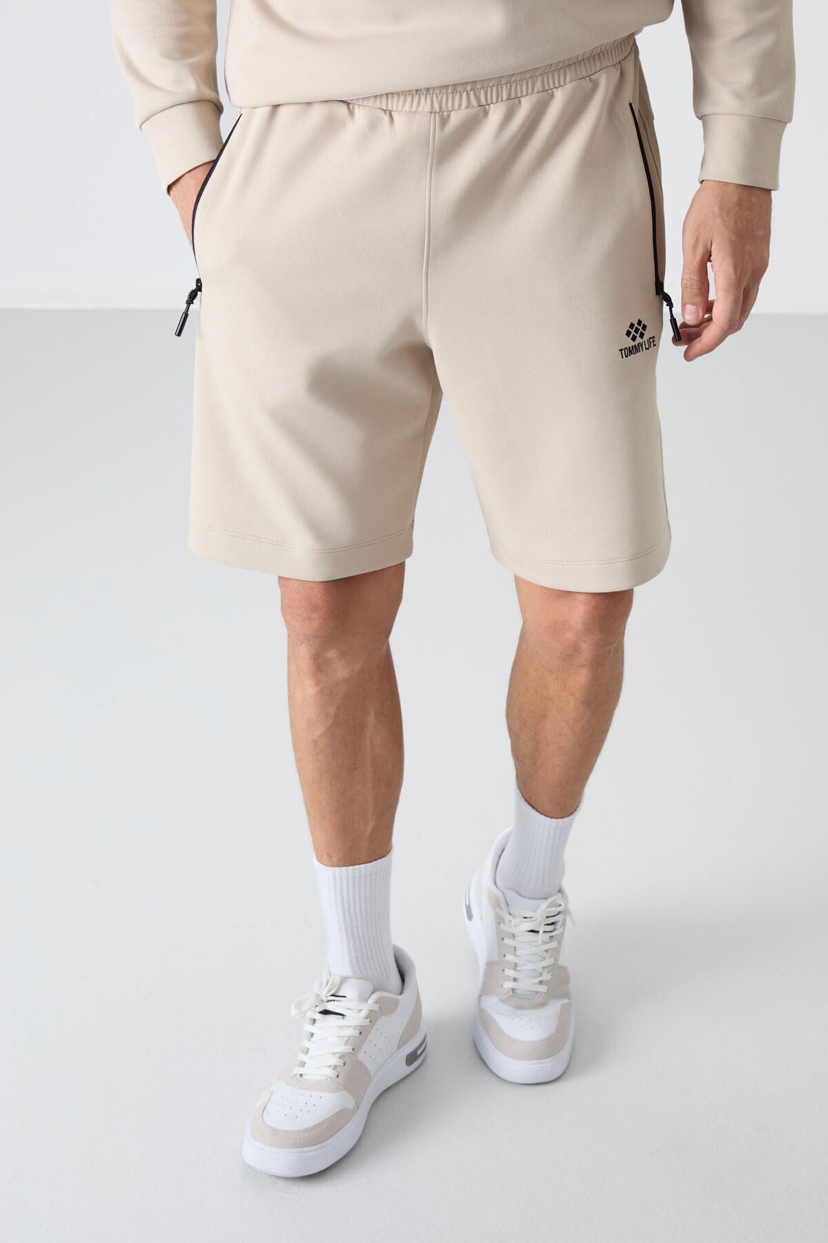 Image of Bej Gizli Fermuar Arka Cepli Bağcıklı Standart Kalıp Erkek Şort - 81136