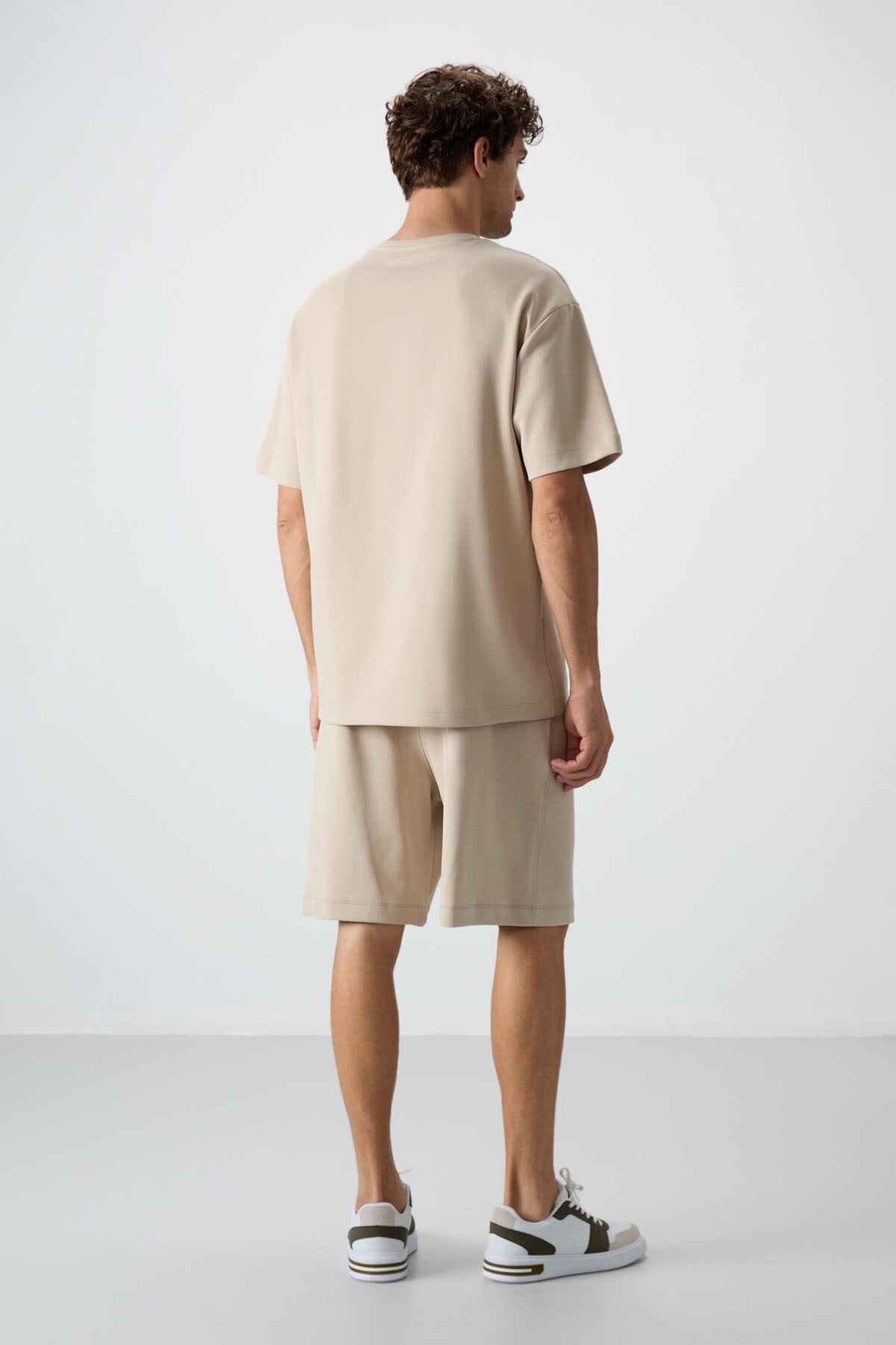 Image of Bej Pamuklu Kalın Yumuşak Dokulu Oversize Fit Nakışlı Erkek Şort Takım - 85250
