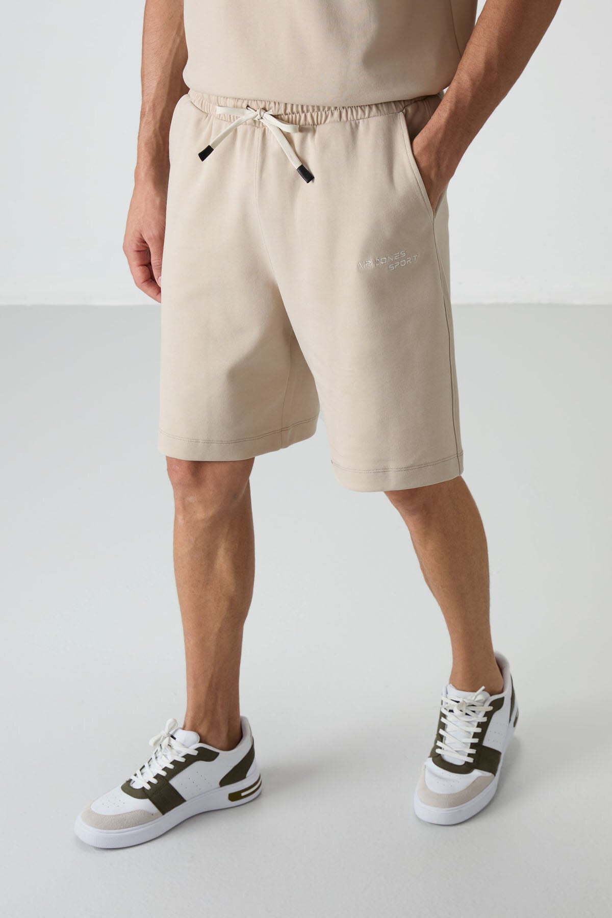 Image of Set pantaloni scurți bărbătești din bumbac gros, texturat, supradimensionat, brodat, bej - 85250