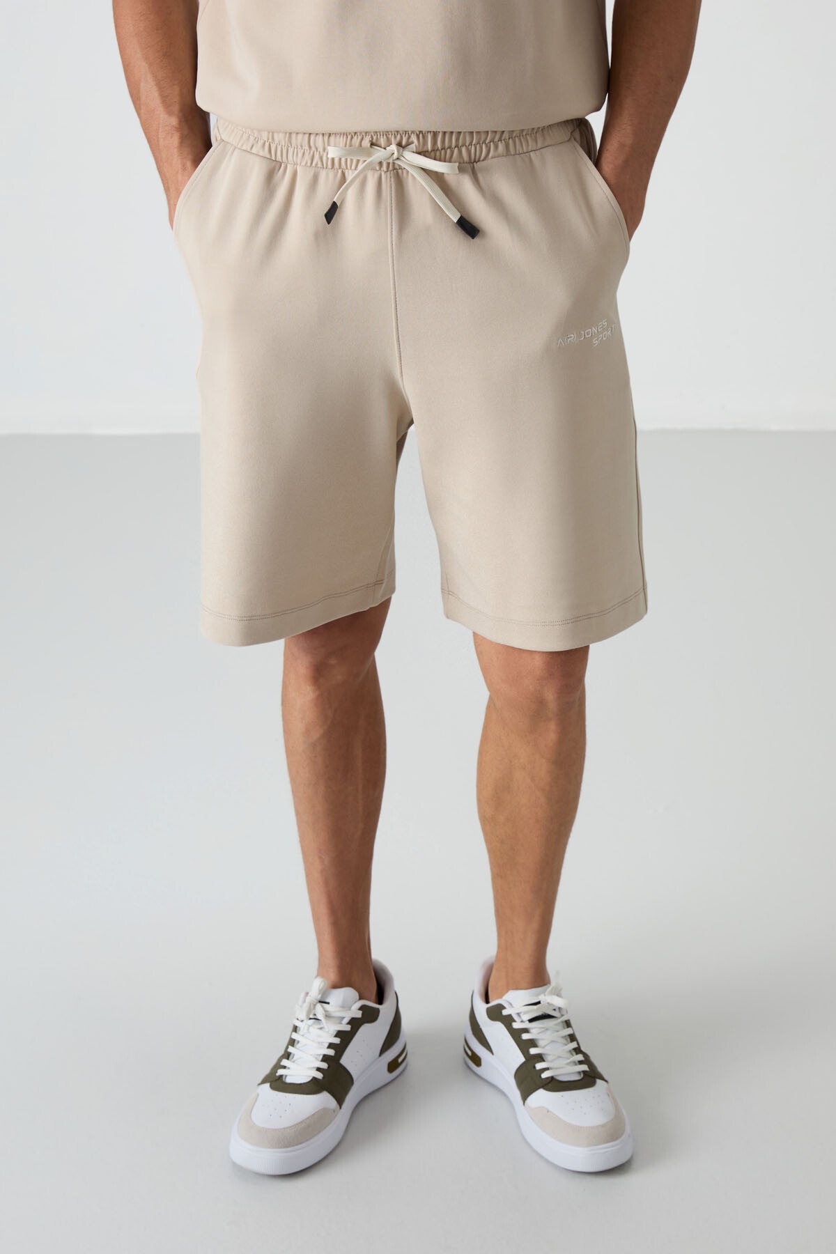 Image of Set pantaloni scurți bărbătești din bumbac gros, texturat, supradimensionat, brodat, bej - 85250