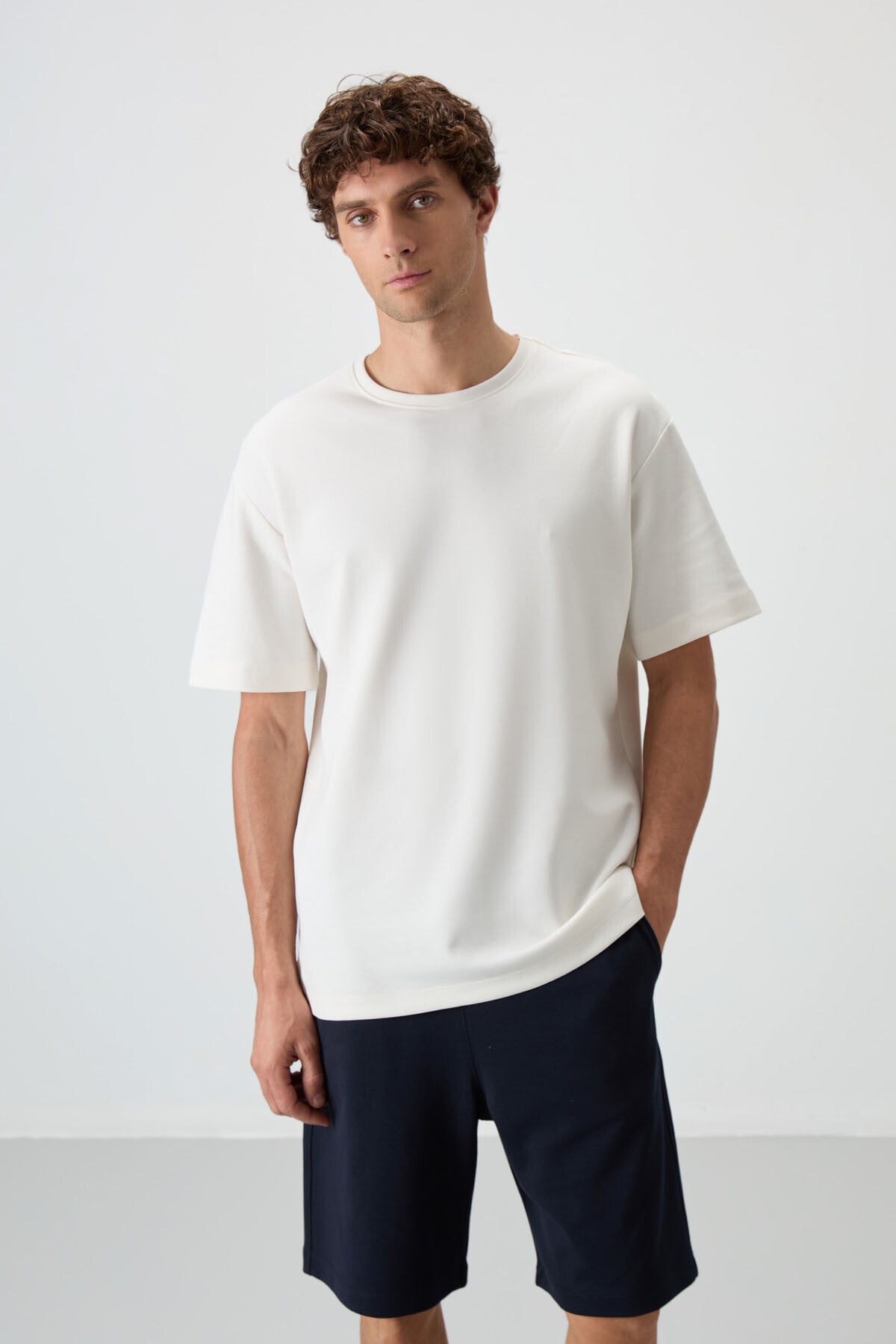 Image of Ekru - Lacivert Pamuklu Kalın Yumuşak Dokulu Oversize Fit Basic Erkek Şort Takım - 85249