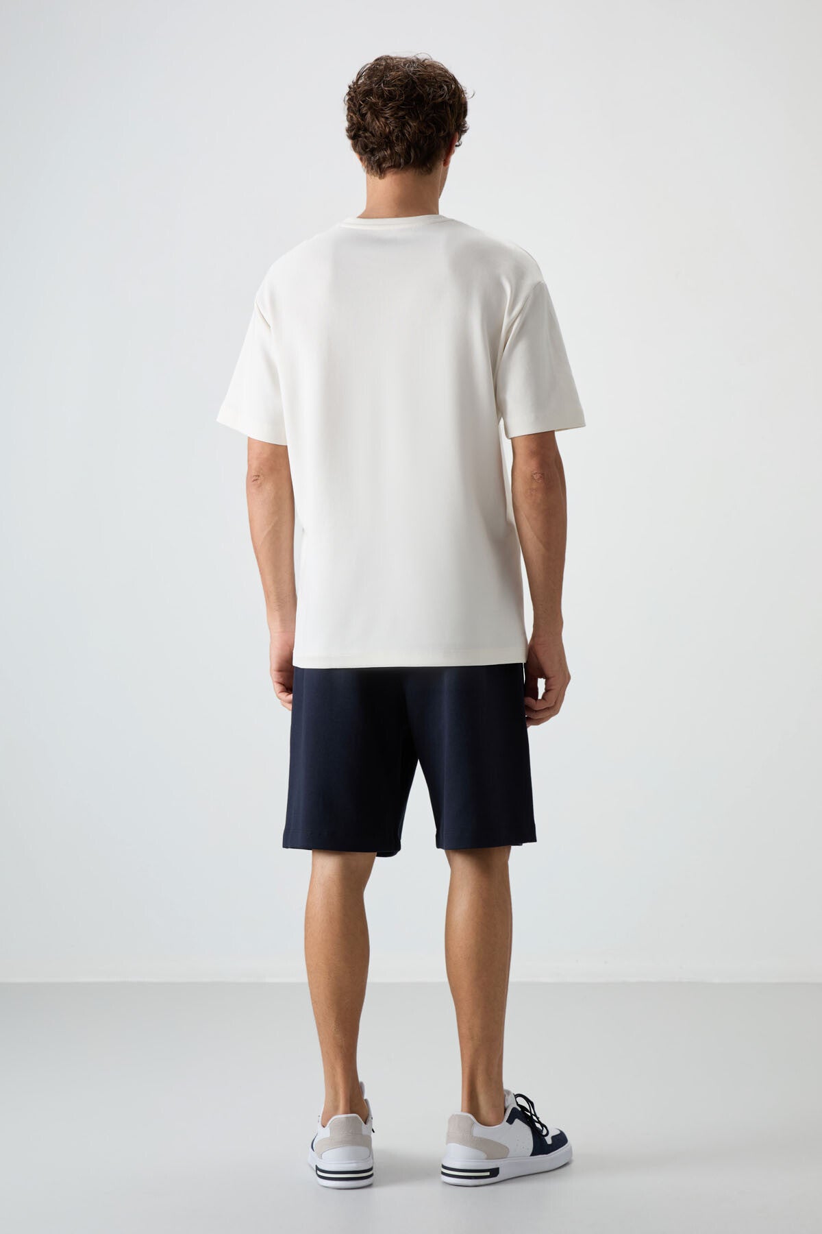 Image of Ekru - Lacivert Pamuklu Kalın Yumuşak Dokulu Oversize Fit Basic Erkek Şort Takım - 85249