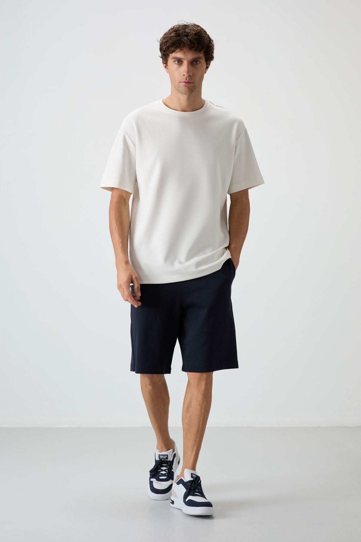 Image of Ekru - Lacivert Pamuklu Kalın Yumuşak Dokulu Oversize Fit Basic Erkek Şort Takım - 85249