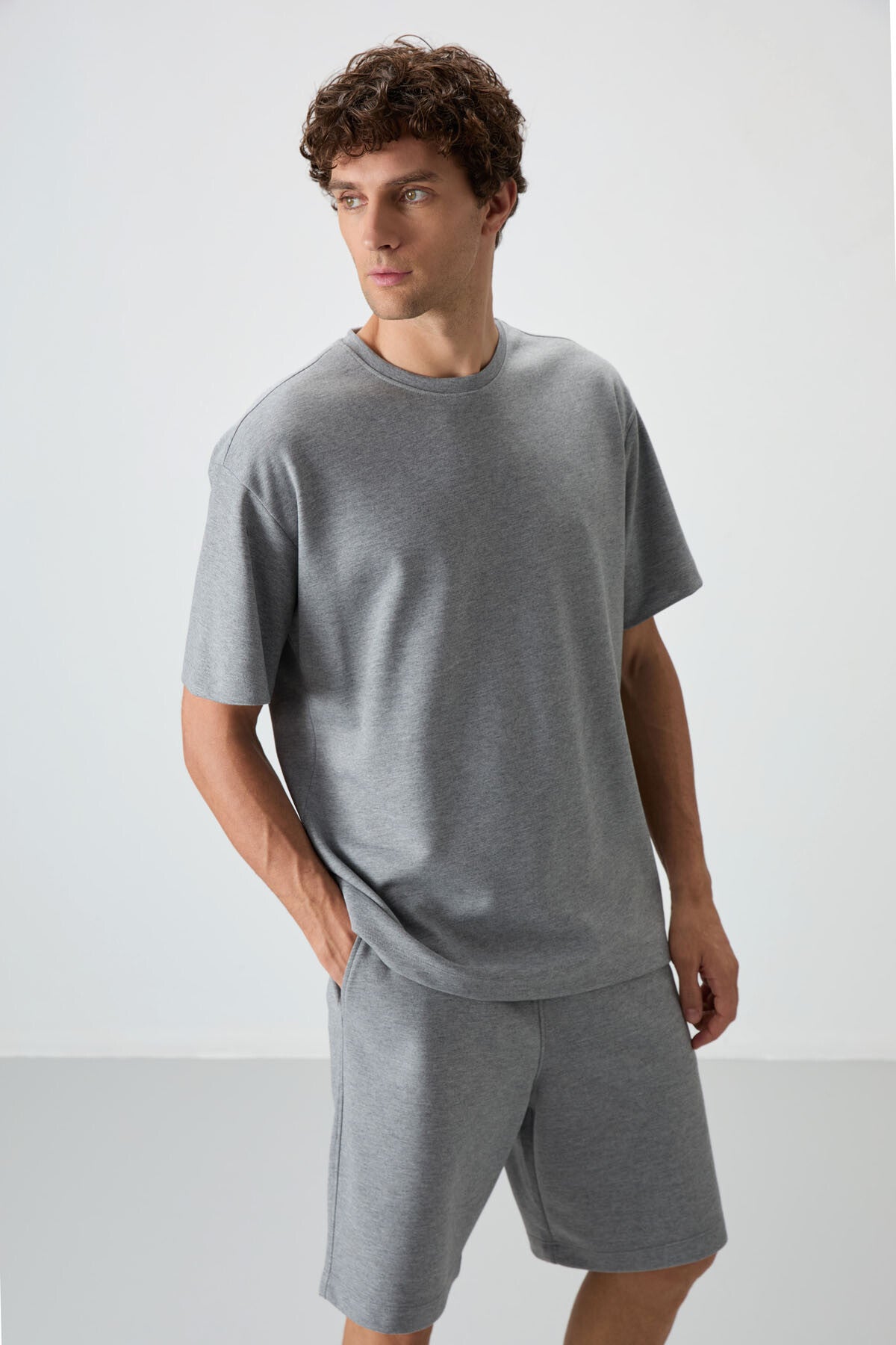 Image of Gri Melanj Pamuklu Kalın Yumuşak Dokulu Oversize Fit Basic Erkek Şort Takım - 85249