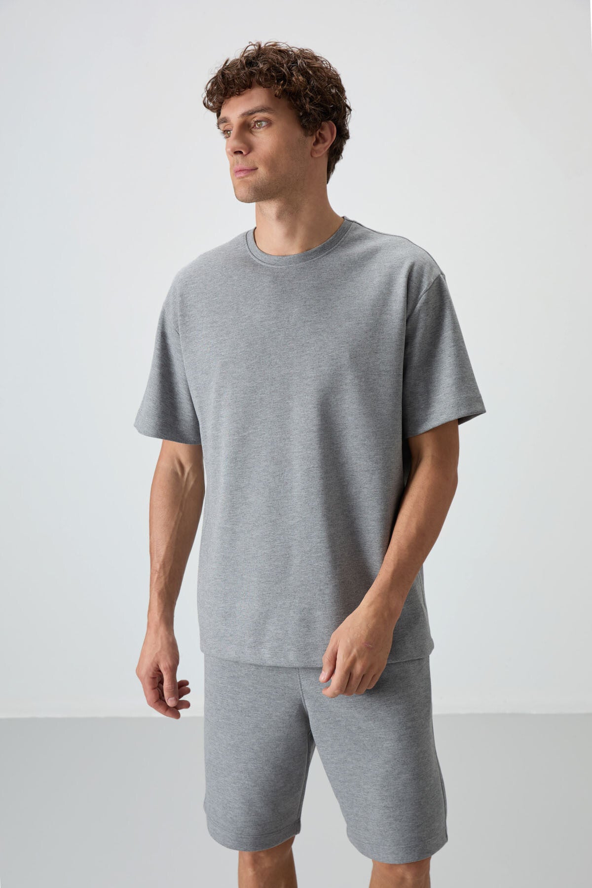 Image of Gri Melanj Pamuklu Kalın Yumuşak Dokulu Oversize Fit Basic Erkek Şort Takım - 85249