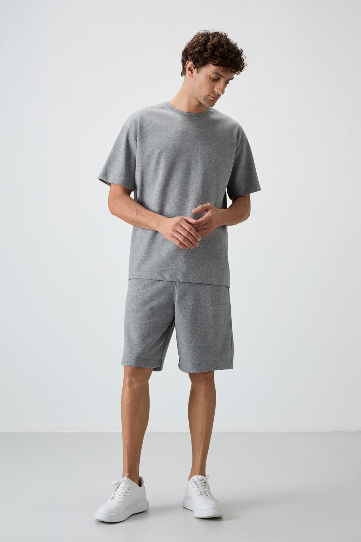 Image of Gri Melanj Pamuklu Kalın Yumuşak Dokulu Oversize Fit Basic Erkek Şort Takım - 85249