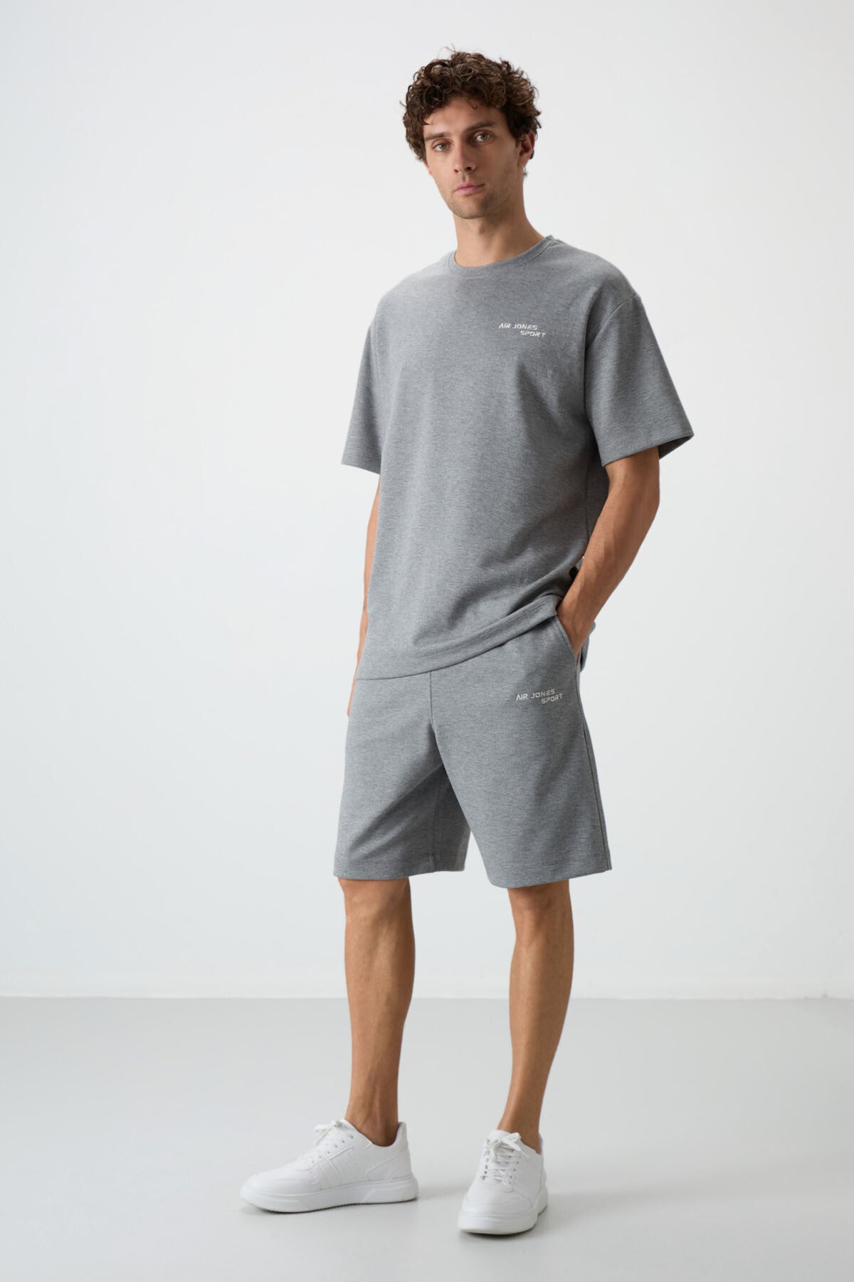 Image of Gri Melanj Pamuklu Kalın Yumuşak Dokulu Oversize Fit Nakışlı Erkek Şort Takım - 85250