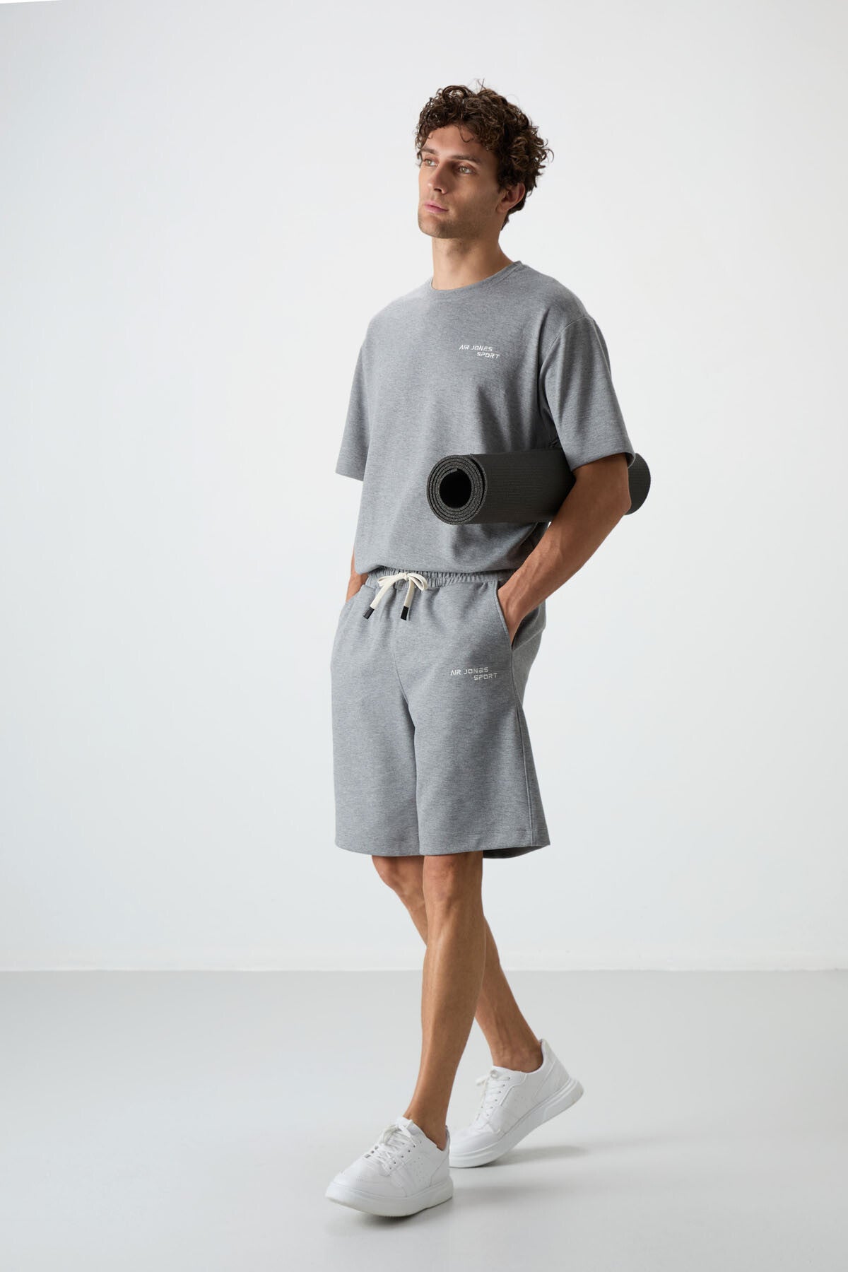 Image of Gri Melanj Pamuklu Kalın Yumuşak Dokulu Oversize Fit Nakışlı Erkek Şort Takım - 85250