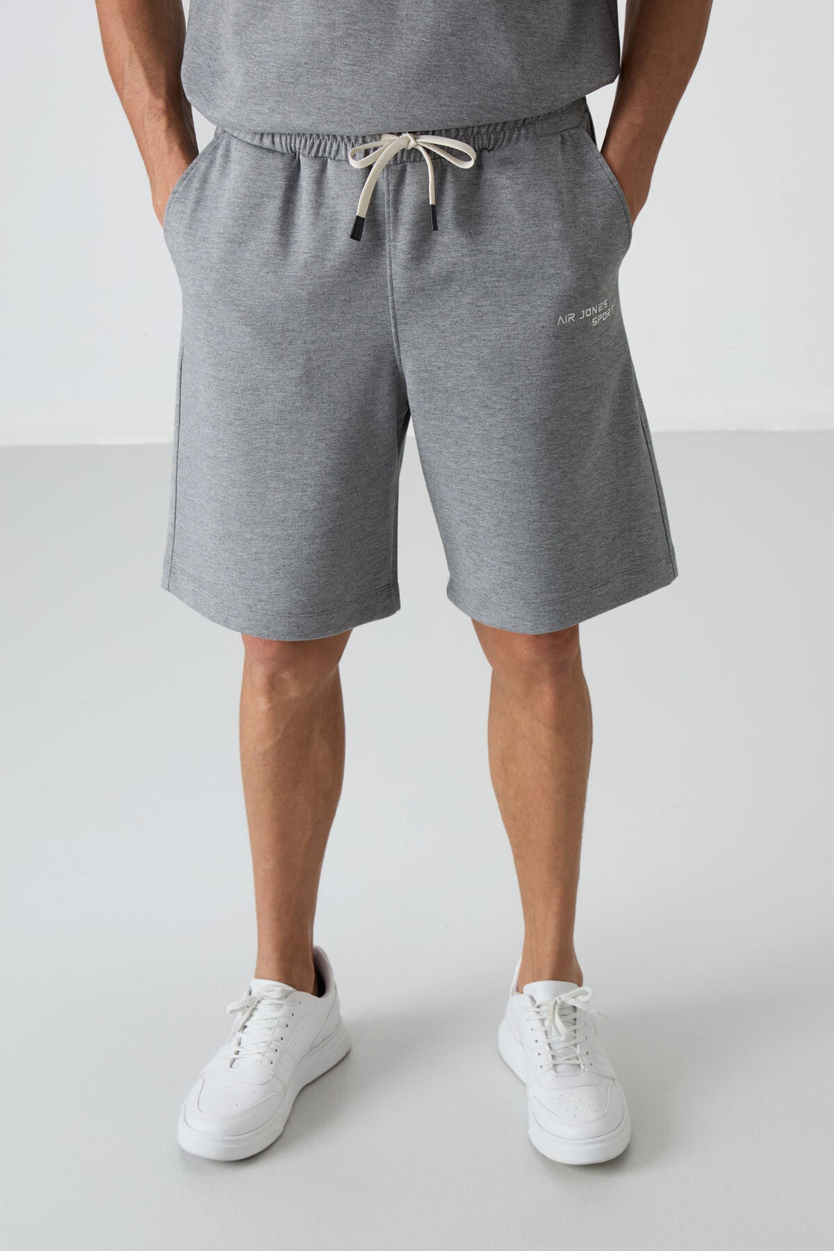 Image of Gri Melanj Pamuklu Kalın Yumuşak Dokulu Oversize Fit Nakışlı Erkek Şort Takım - 85250