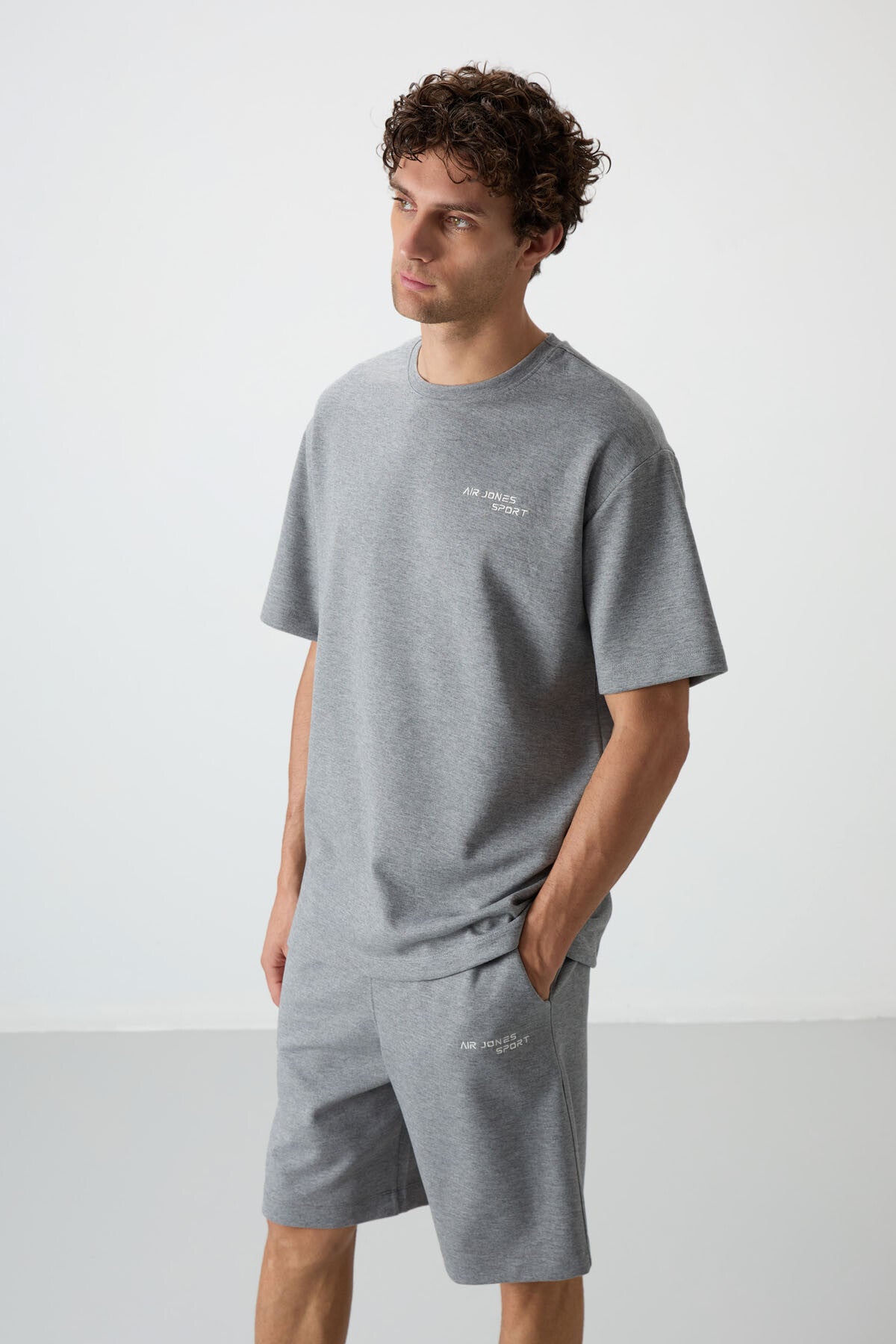 Image of Gri Melanj Pamuklu Kalın Yumuşak Dokulu Oversize Fit Nakışlı Erkek Şort Takım - 85250