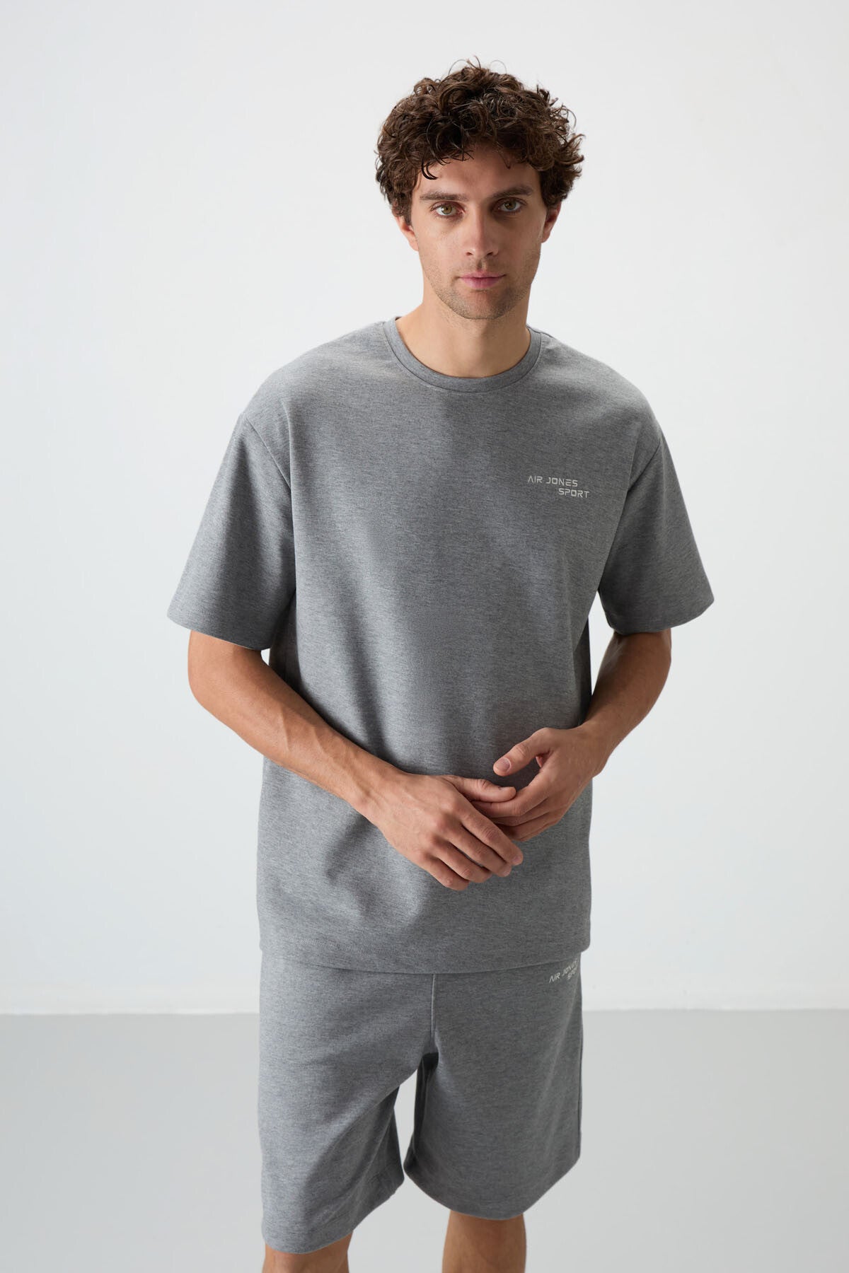 Image of Gri Melanj Pamuklu Kalın Yumuşak Dokulu Oversize Fit Nakışlı Erkek Şort Takım - 85250