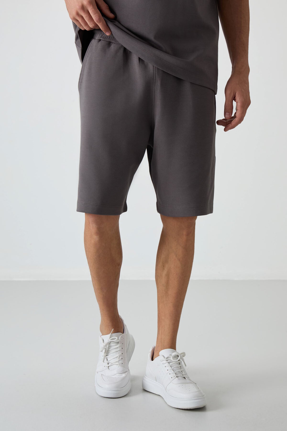 Image of Koyu Gri Pamuklu Kalın Yumuşak Dokulu Oversize Fit Basic Erkek Şort Takım - 85249