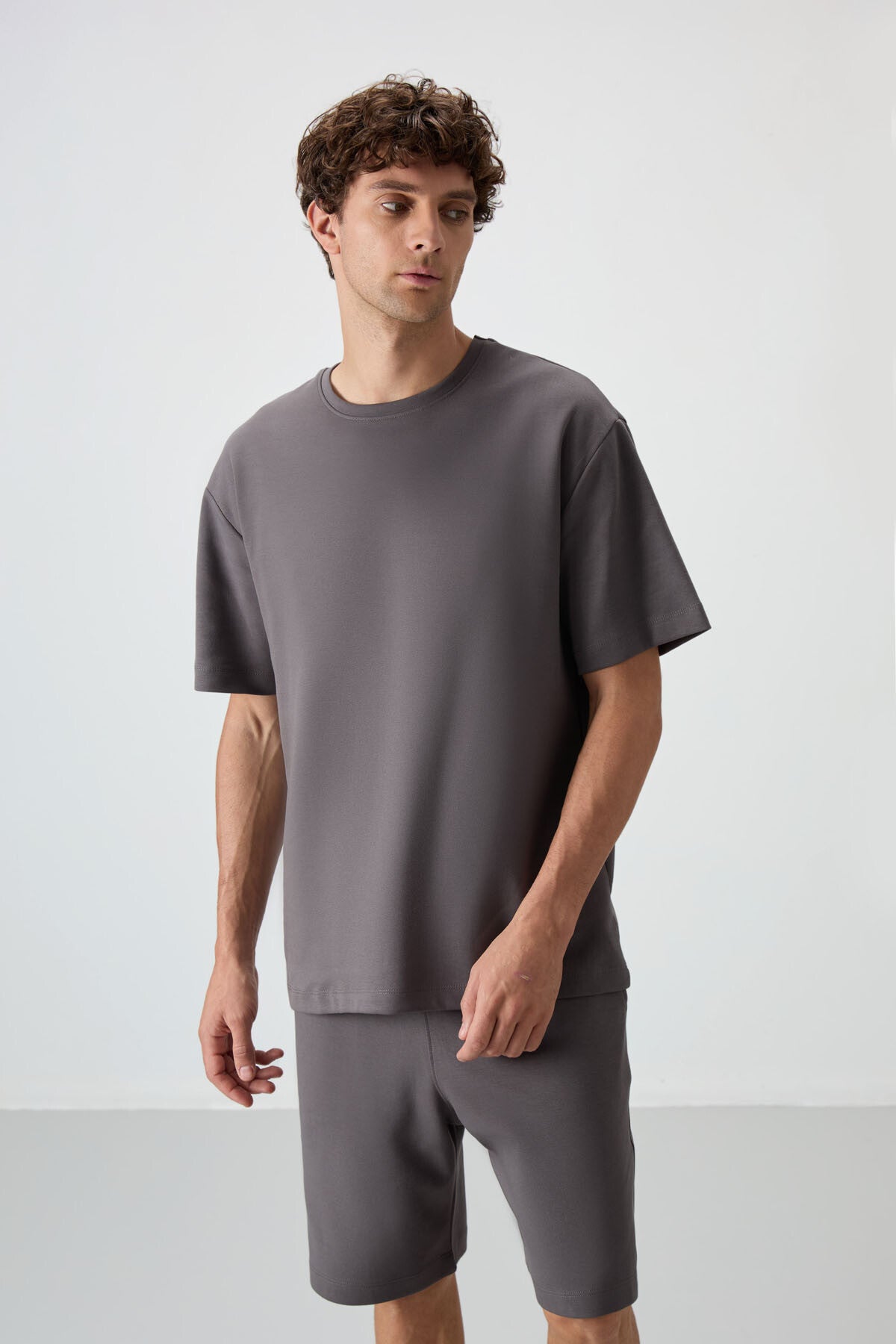 Image of Koyu Gri Pamuklu Kalın Yumuşak Dokulu Oversize Fit Basic Erkek Şort Takım - 85249