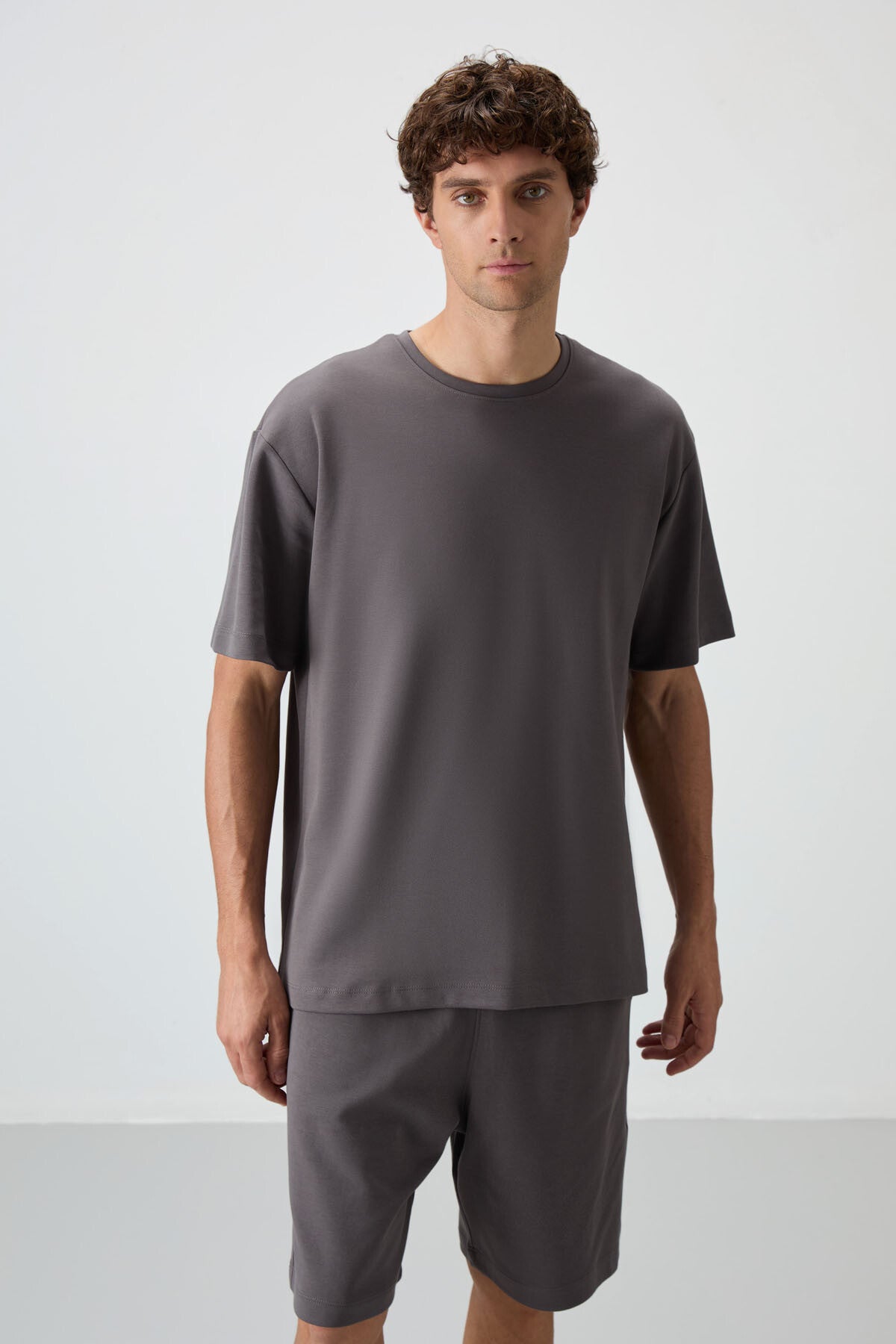 Image of Koyu Gri Pamuklu Kalın Yumuşak Dokulu Oversize Fit Basic Erkek Şort Takım - 85249