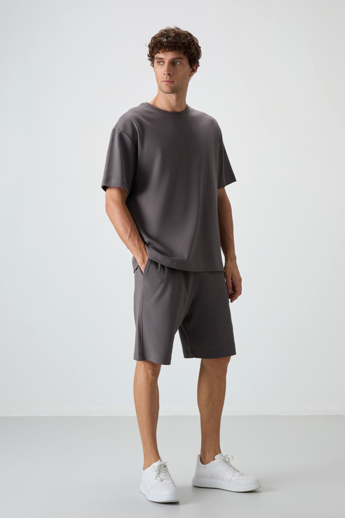 Image of Koyu Gri Pamuklu Kalın Yumuşak Dokulu Oversize Fit Basic Erkek Şort Takım - 85249