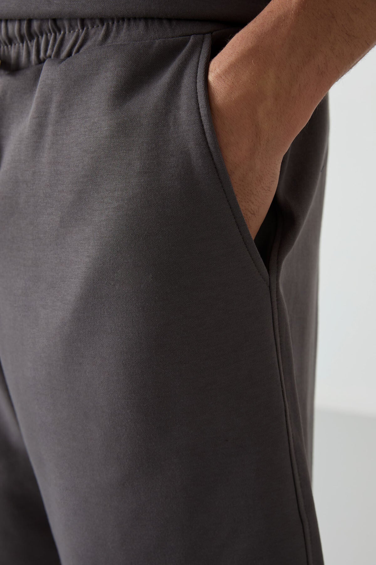 Image of Koyu Gri Pamuklu Kalın Yumuşak Dokulu Oversize Fit Basic Erkek Şort Takım - 85249