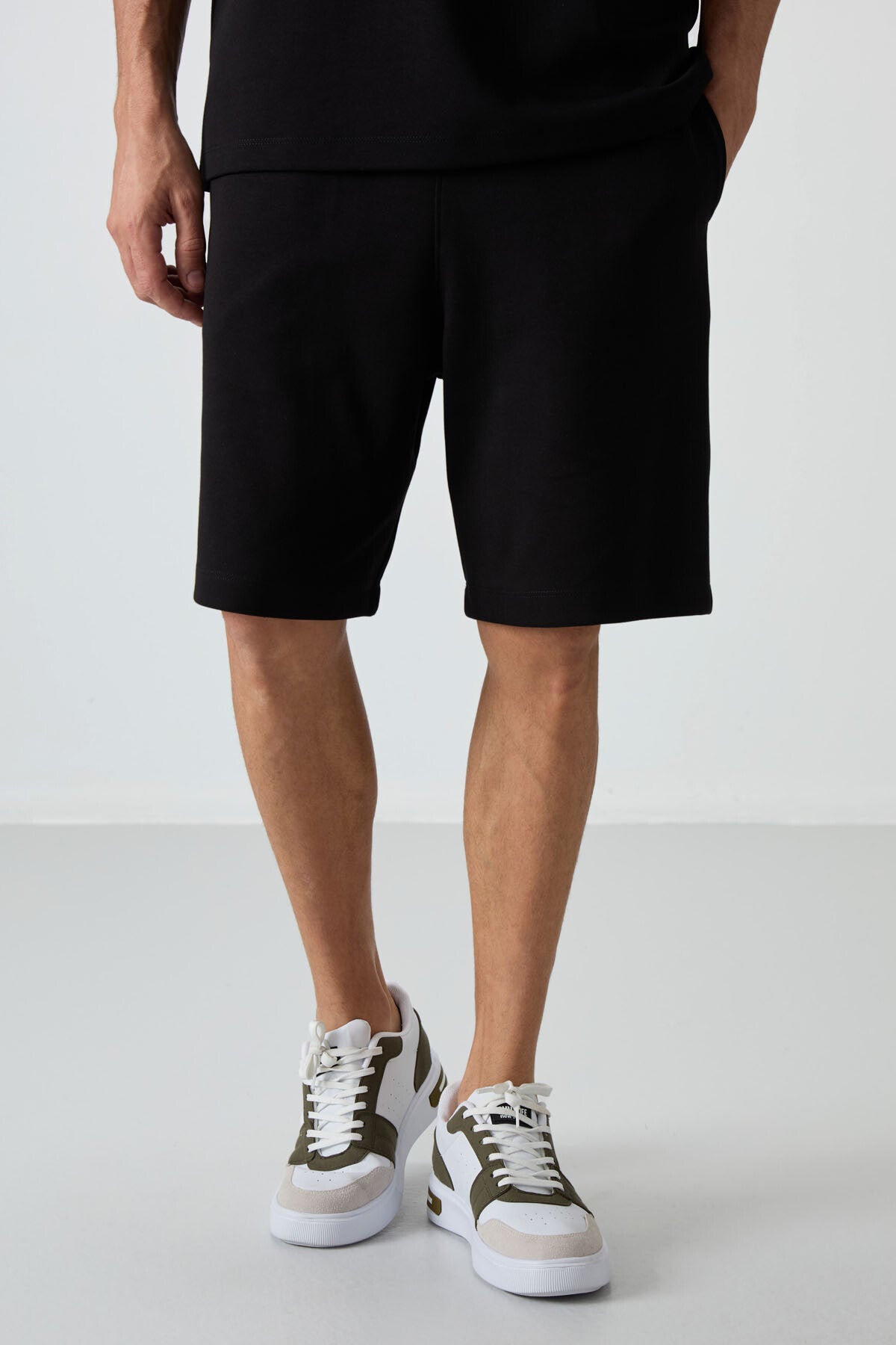 Image of Siyah Pamuklu Kalın Yumuşak Dokulu Oversize Fit Basic Erkek Şort Takım - 85249