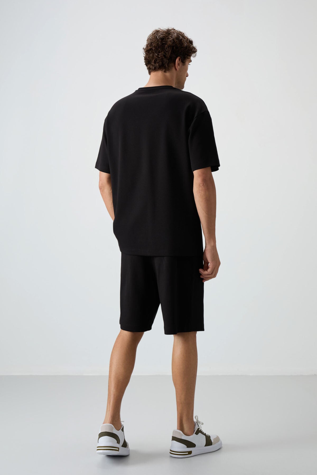 Image of Siyah Pamuklu Kalın Yumuşak Dokulu Oversize Fit Basic Erkek Şort Takım - 85249
