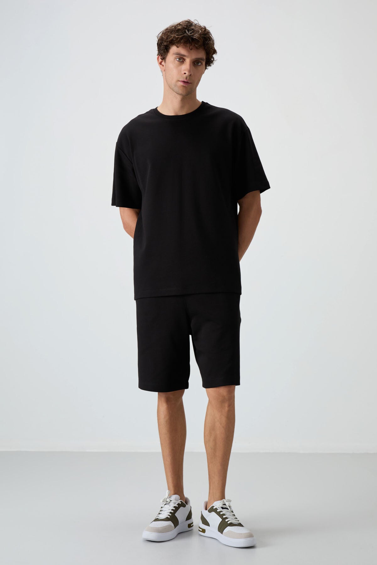 Image of Siyah Pamuklu Kalın Yumuşak Dokulu Oversize Fit Basic Erkek Şort Takım - 85249