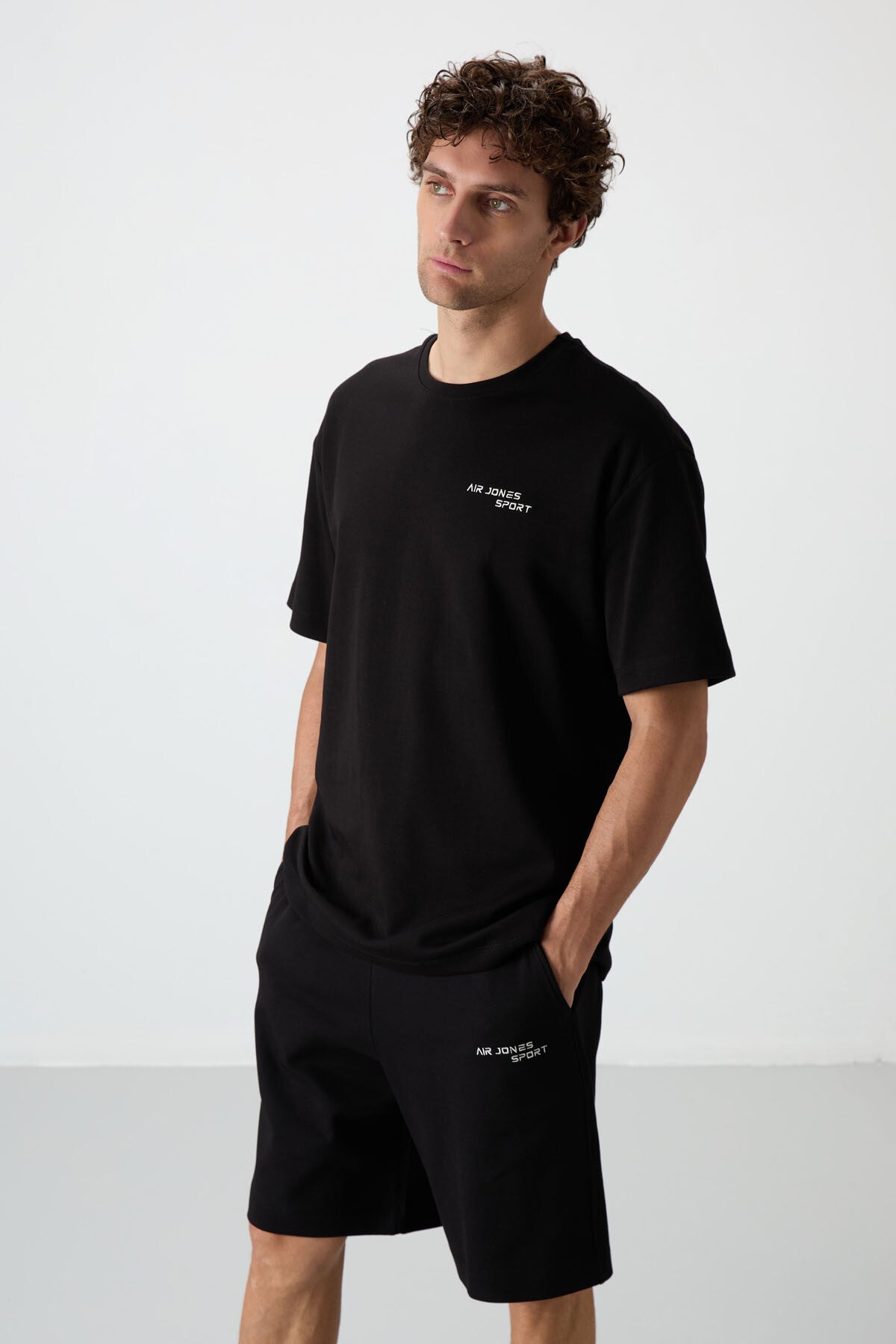 Image of Siyah Pamuklu Kalın Yumuşak Dokulu Oversize Fit Nakışlı Erkek Şort Takım - 85250
