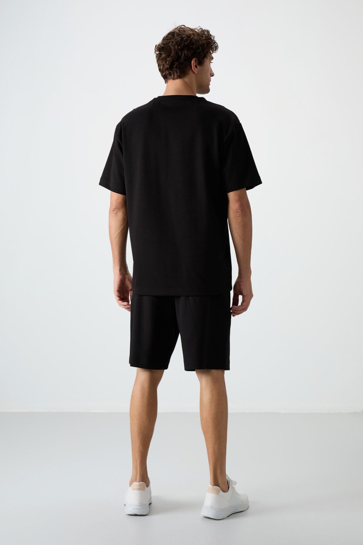 Image of Siyah Pamuklu Kalın Yumuşak Dokulu Oversize Fit Nakışlı Erkek Şort Takım - 85250