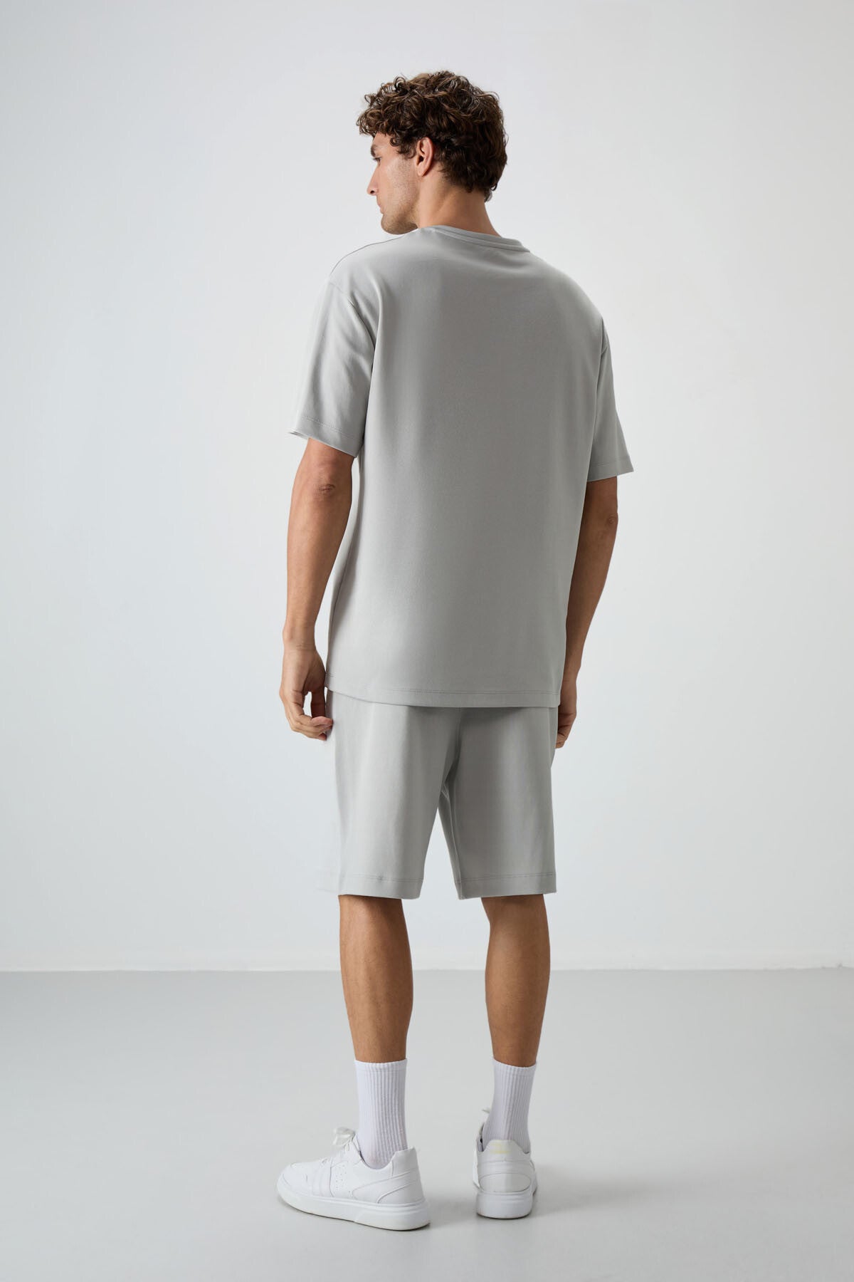 Image of Taş Pamuklu Kalın Yumuşak Dokulu Oversize Fit Nakışlı Erkek Şort Takım - 85250