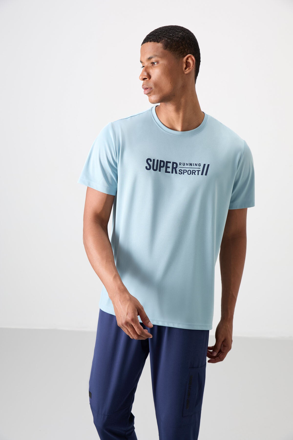 Image of Açık Mavi Nefes Alan Dokulu İnce Esnek Standart Fit Erkek Performans T-Shirt - 88385