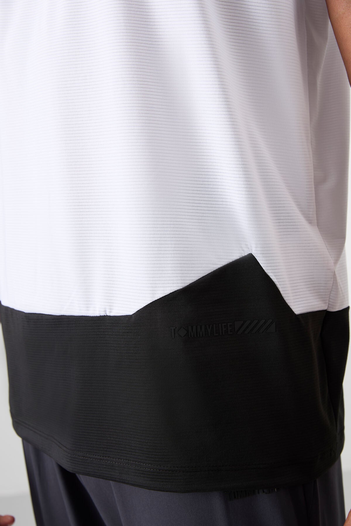 Image of Beyaz Nefes Alan Dokulu İnce Esnek Standart Fit Erkek Performans T-Shirt - 88383
