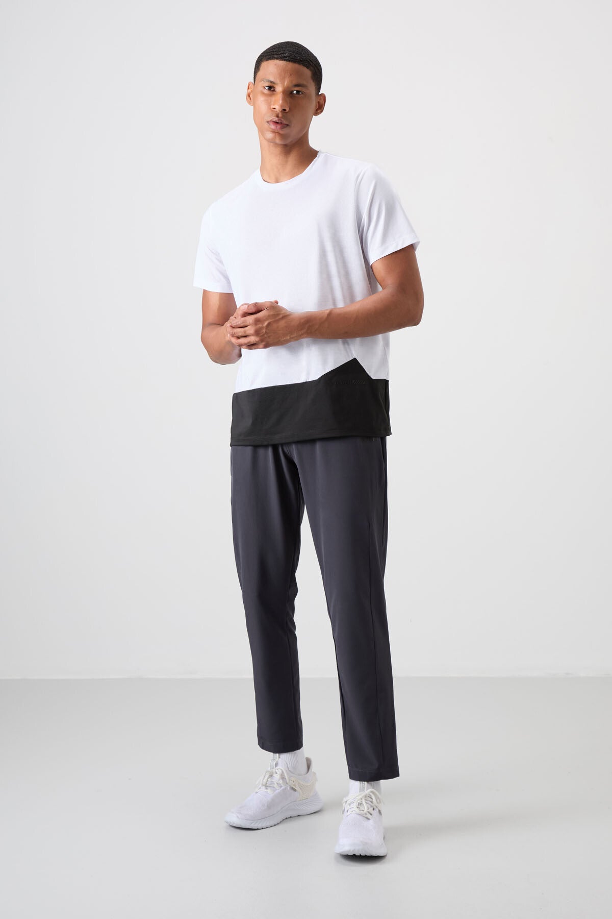 Image of Beyaz Nefes Alan Dokulu İnce Esnek Standart Fit Erkek Performans T-Shirt - 88383
