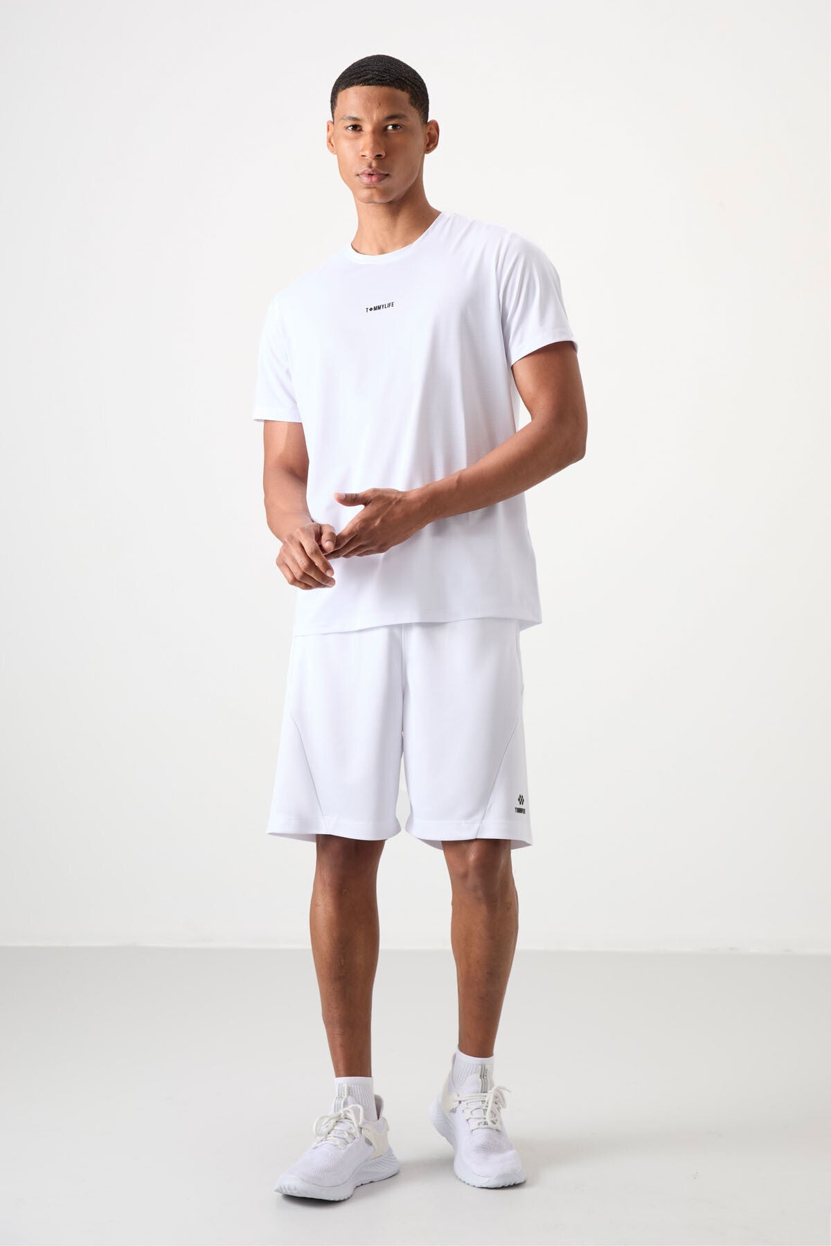 Image of Beyaz Nefes Alan Dokulu İnce Esnek Standart Fit Erkek Performans T-Shirt - 88384